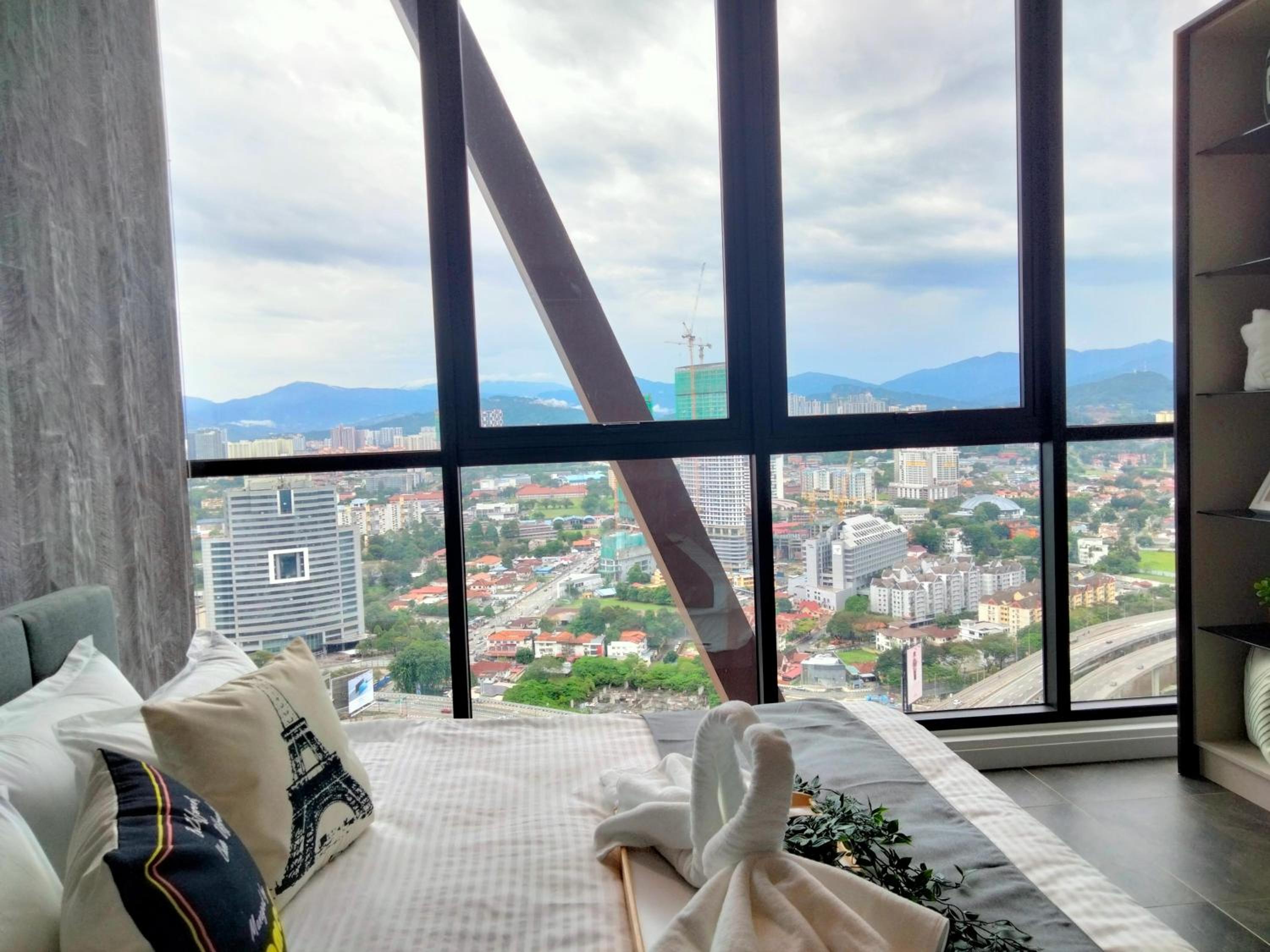 Scarletz Suites KLCC I HomeBrickz
