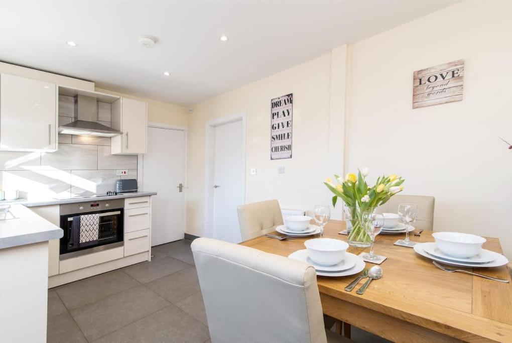 City Home from Home - Peaceful, Cosy & Modern 2Bed house view 5