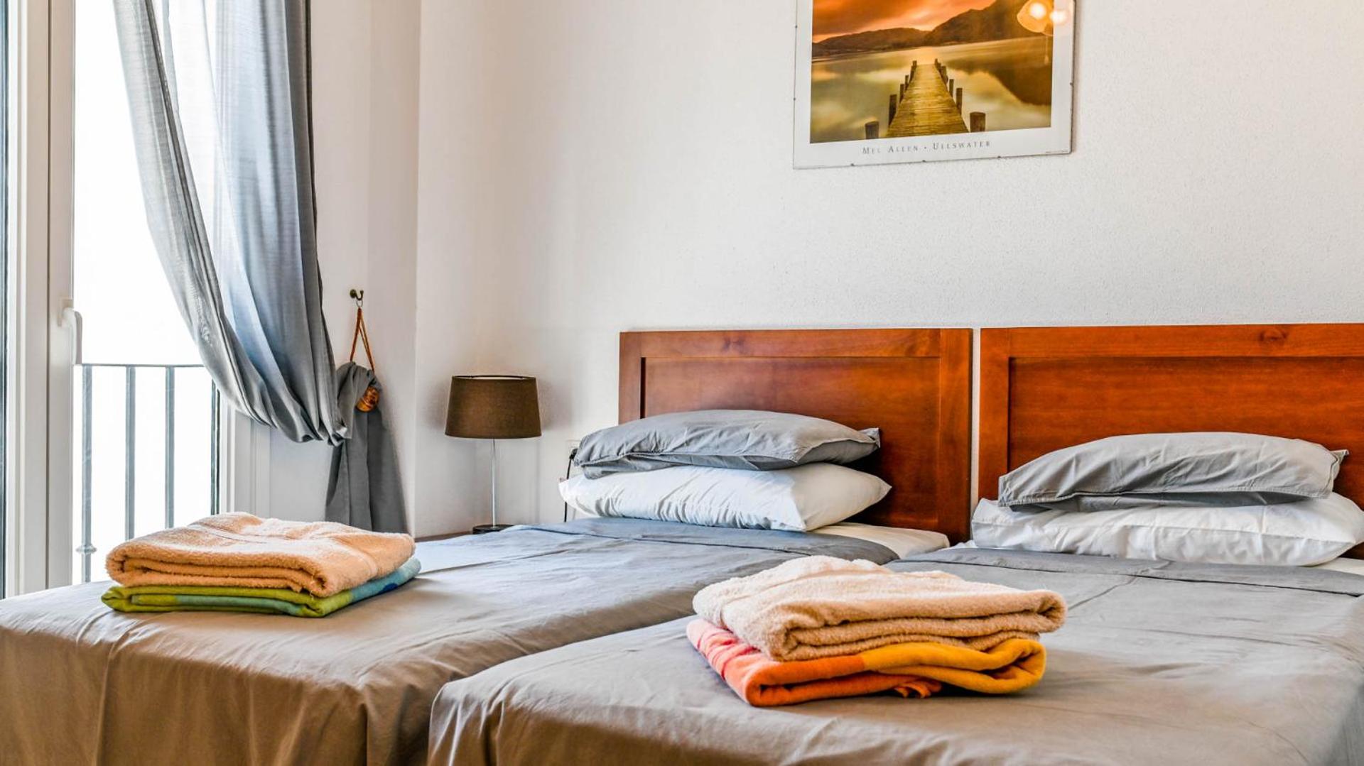 Beautiful Apartment overlooking communal gardens and pool JL112LT