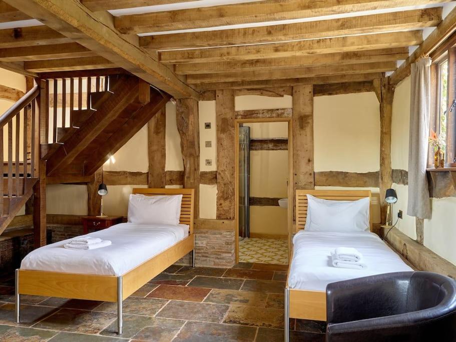 Beautiful farmhouse near Abergavenny - Sleeps 6-26 view 5
