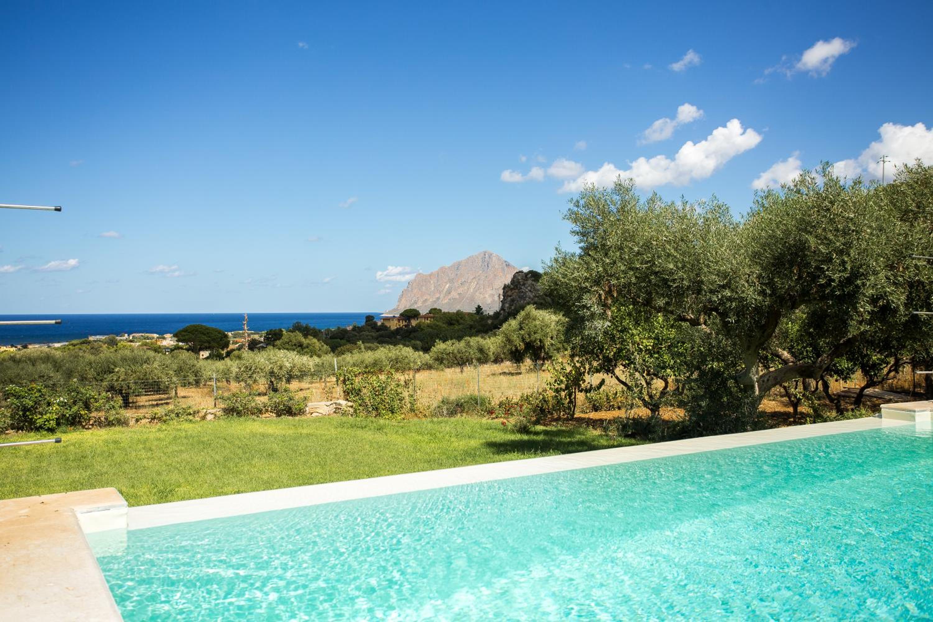 Villa Maria una finestra sul mare view 3
