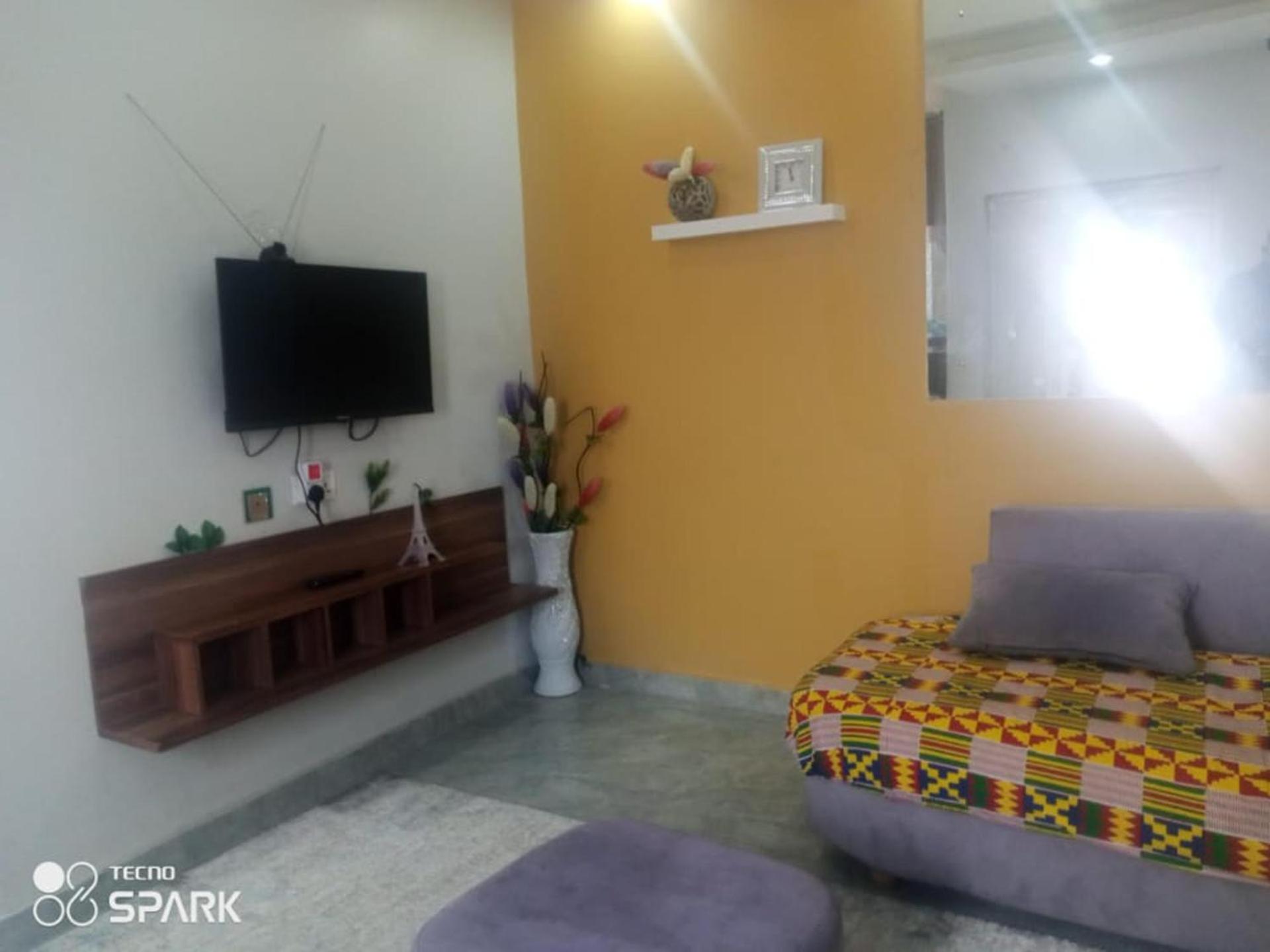 Impeccable Comfortable One Bed Apartment in Accra view 4