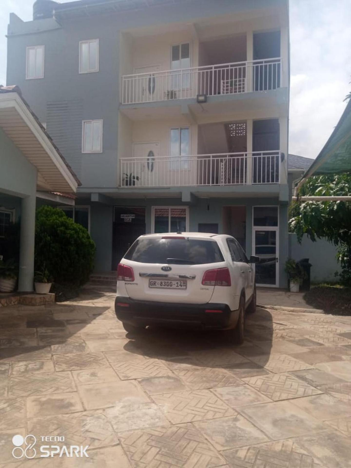 Impeccable Comfortable One Bed Apartment in Accra view 2