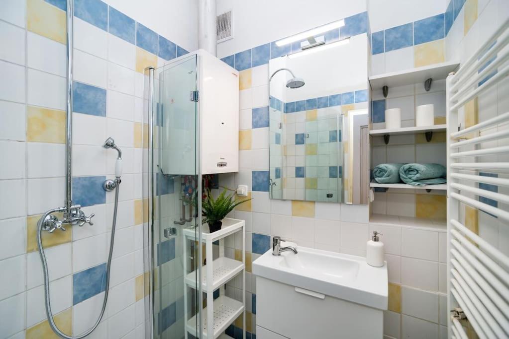 Cosy, retro-styled flat in beautiful Zizkov
