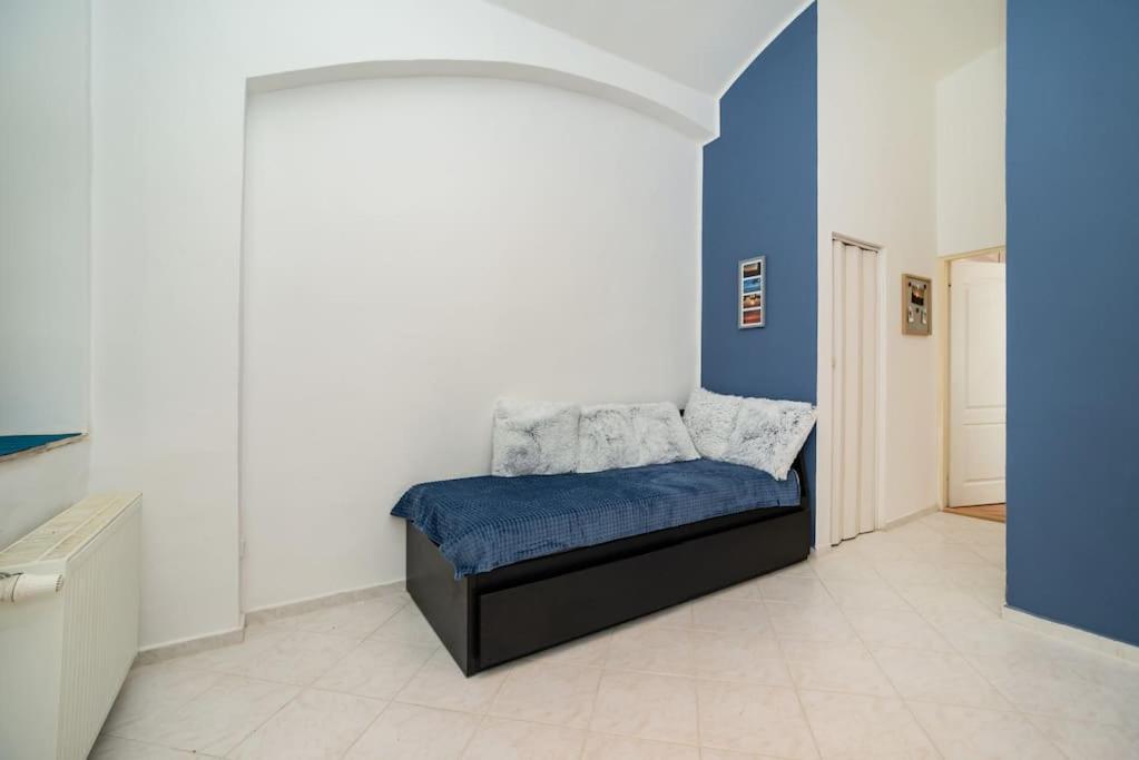 Cosy, retro-styled flat in beautiful Zizkov