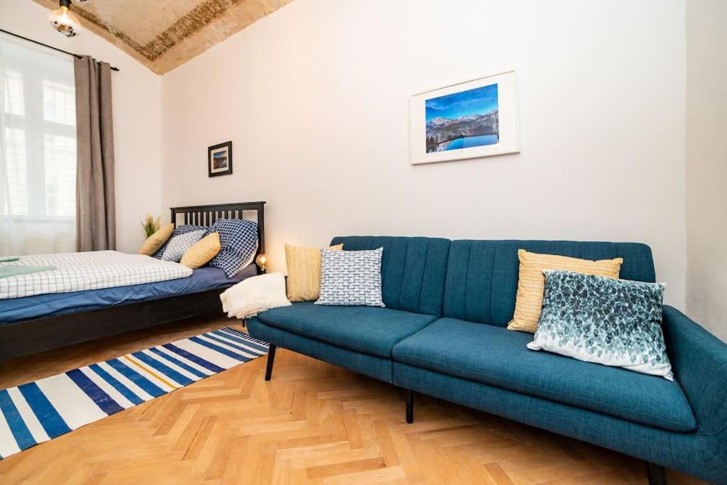 Cosy, retro-styled flat in beautiful Zizkov