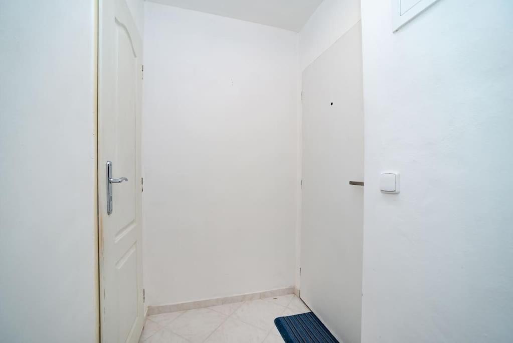Cosy, retro-styled flat in beautiful Zizkov