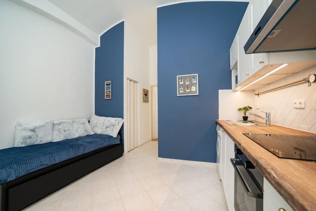 Cosy, retro-styled flat in beautiful Zizkov