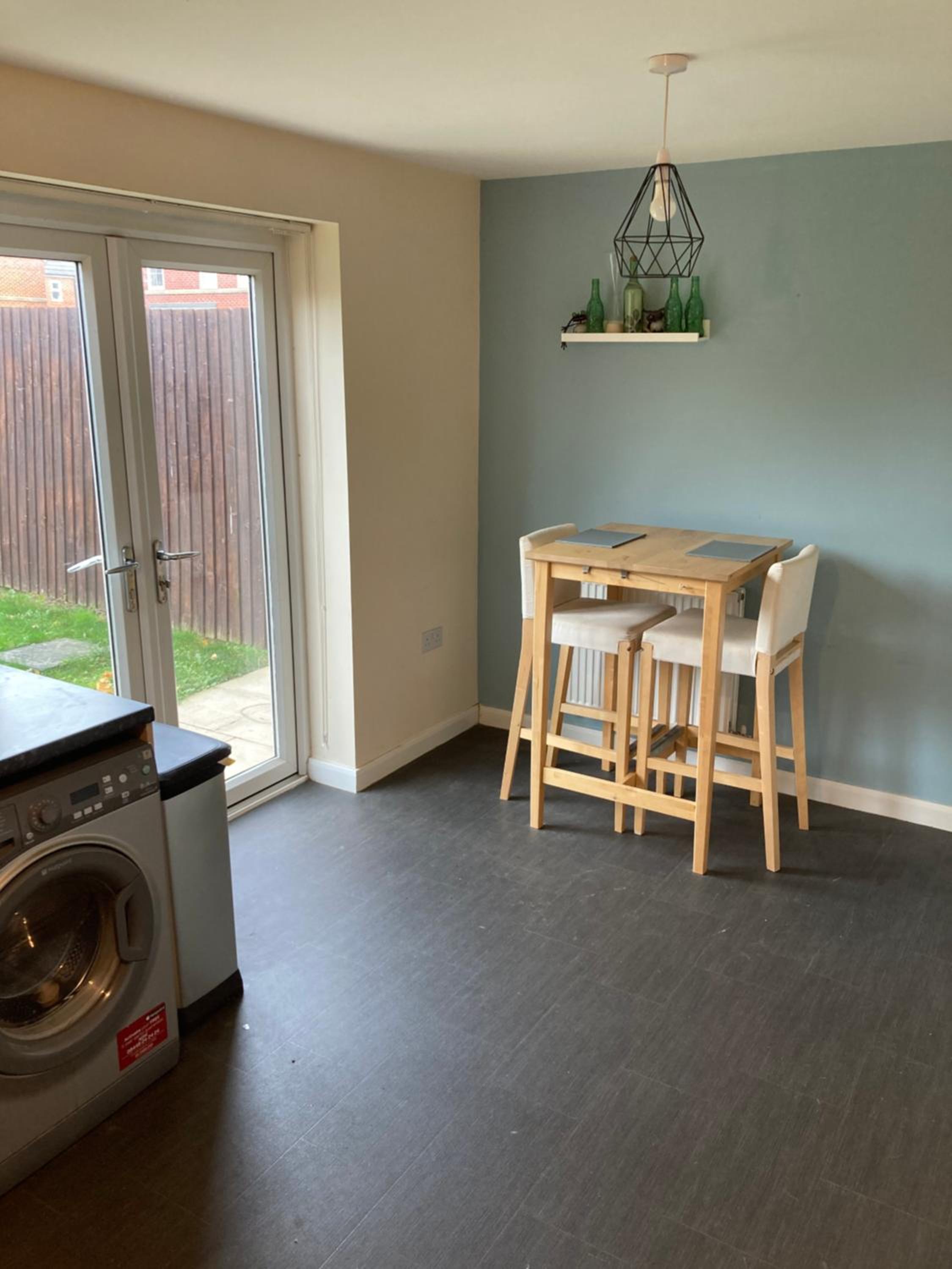 Cheerful Home FOR FOOTBALL, DOCKS AND CITY CENTRE view 5