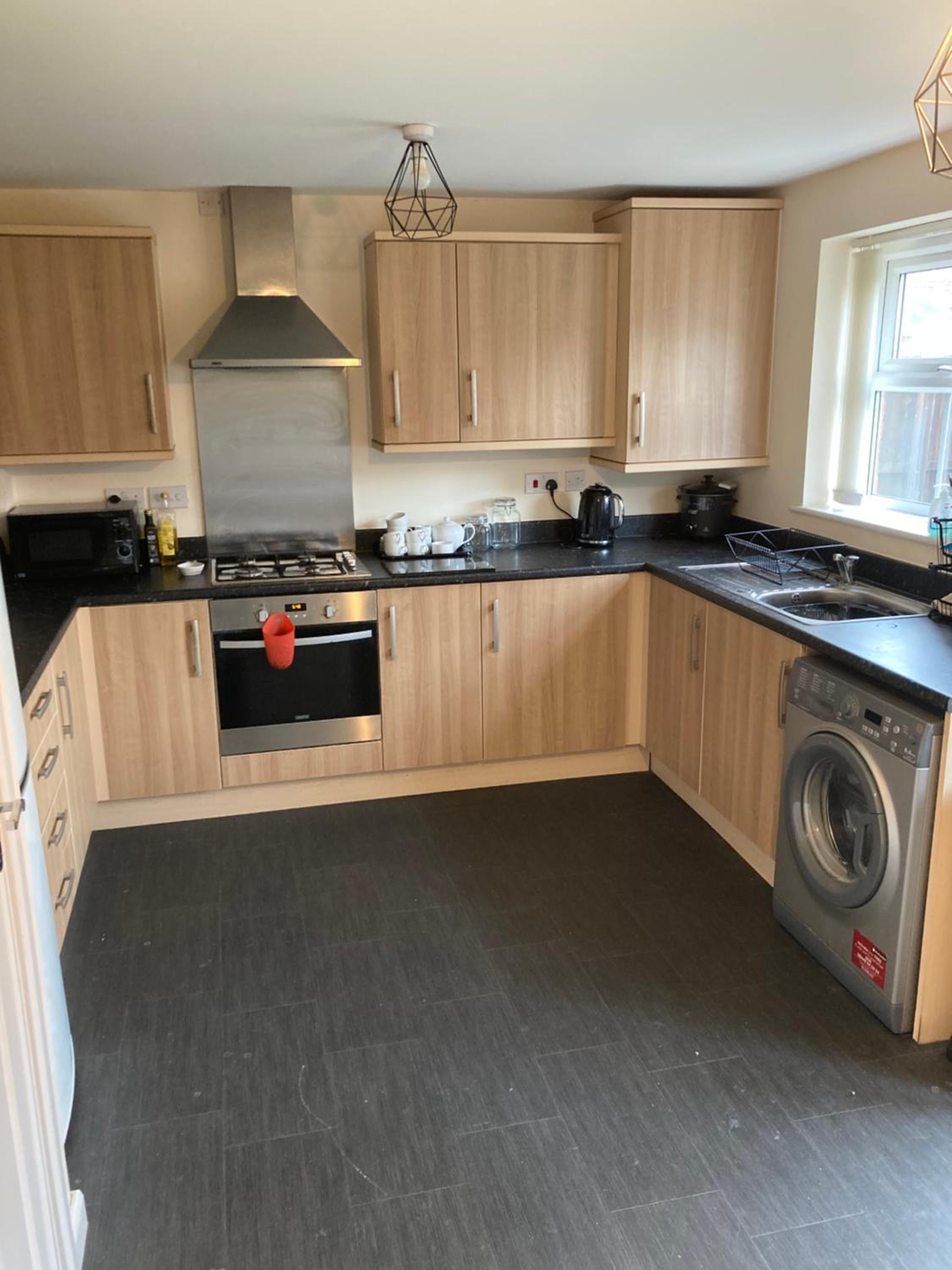 Cheerful Home FOR FOOTBALL, DOCKS AND CITY CENTRE view 4