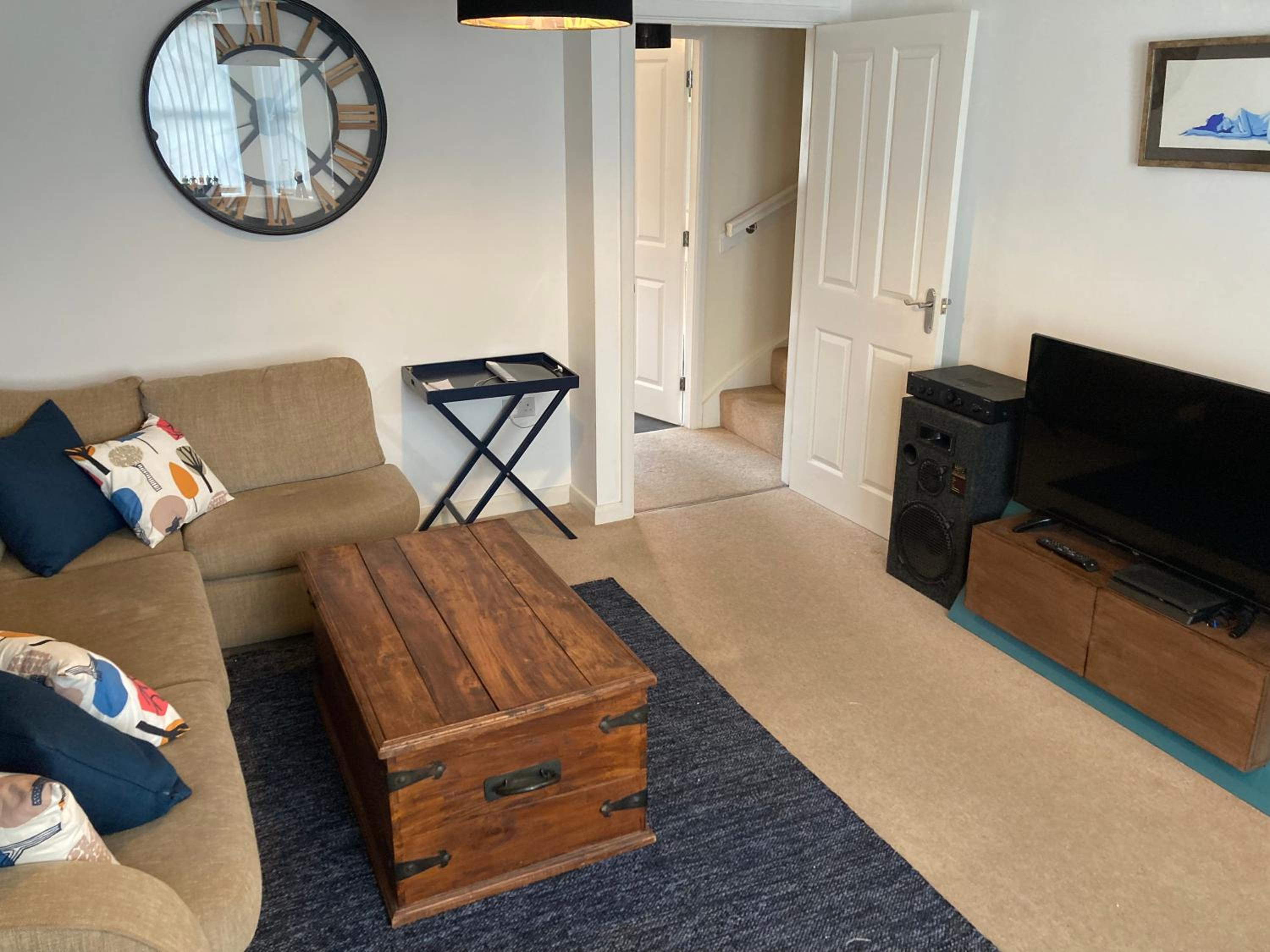 Cheerful Home FOR FOOTBALL, DOCKS AND CITY CENTRE view 3