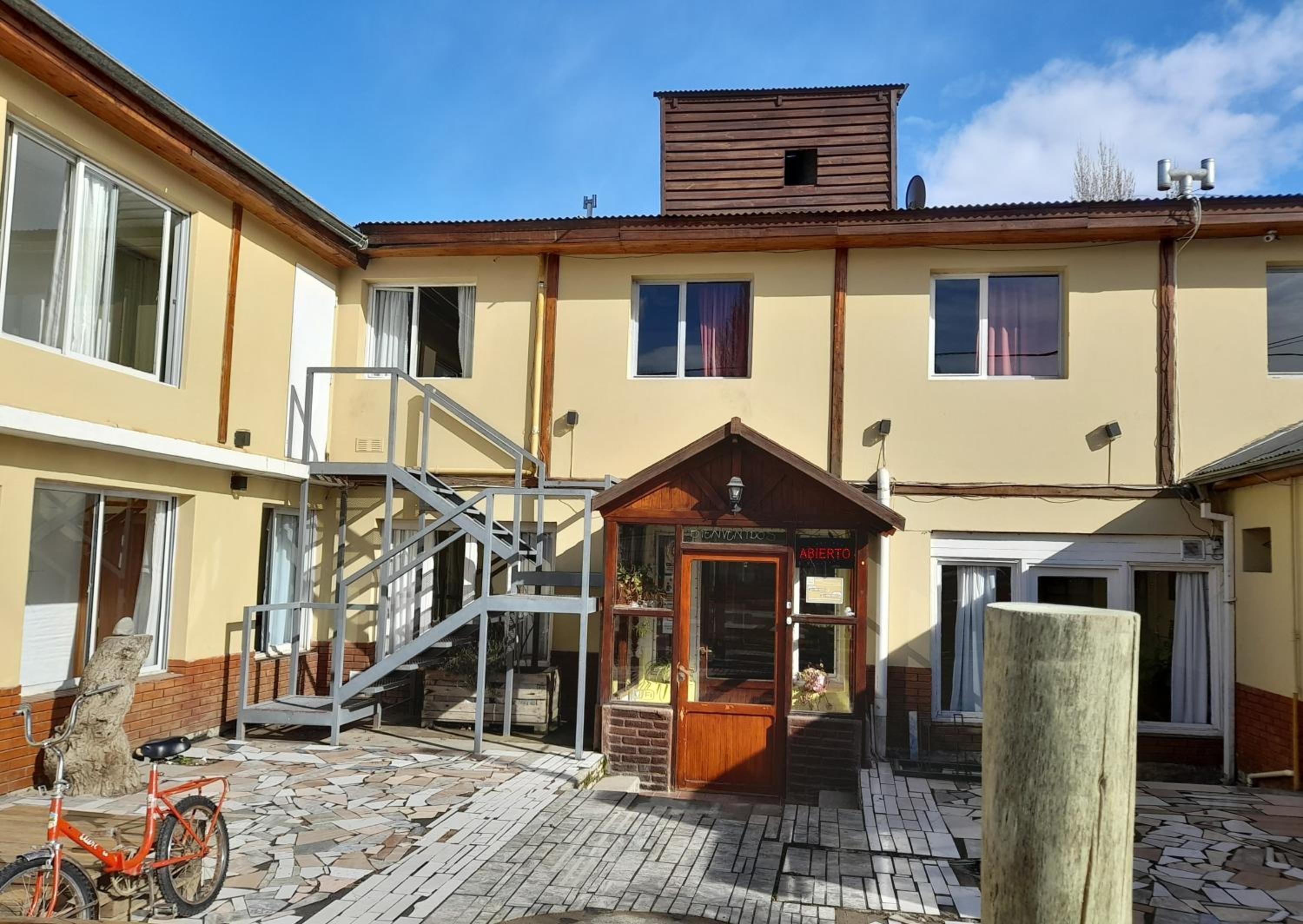 Hotel Hostel Elal - Image 1