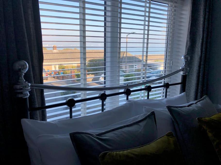 Mumbles - Modern Apartment with panoramic sea views