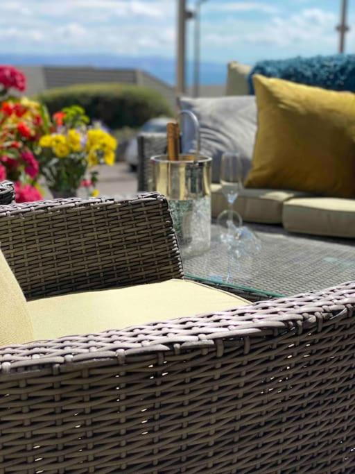 Mumbles - Modern Apartment with panoramic sea views