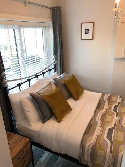 Mumbles - Modern Apartment with panoramic sea views
