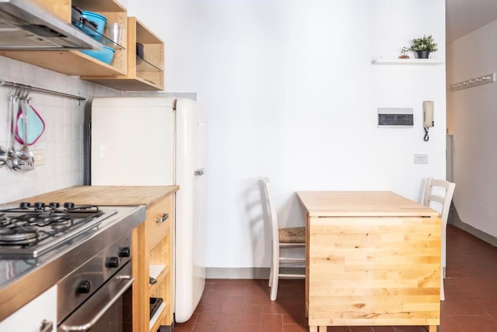 Classic Florentine Flat Near Piazza Santa Croce
