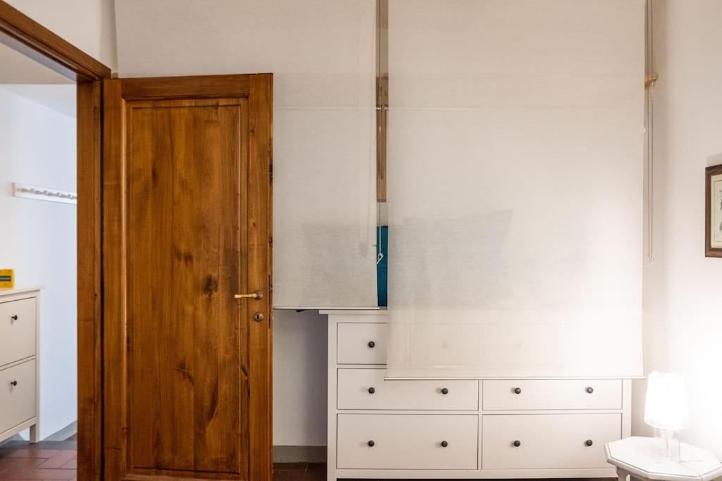 Classic Florentine Flat Near Piazza Santa Croce