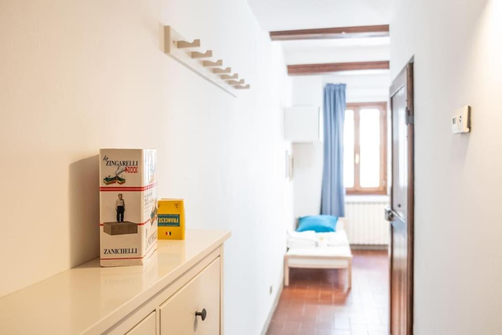Classic Florentine Flat Near Piazza Santa Croce