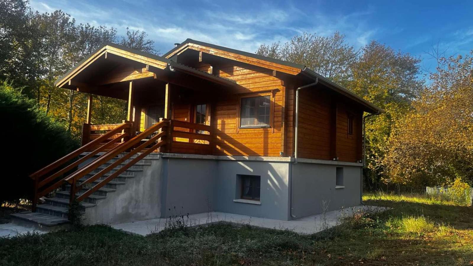 Riverside Forest Retreat-Chalet