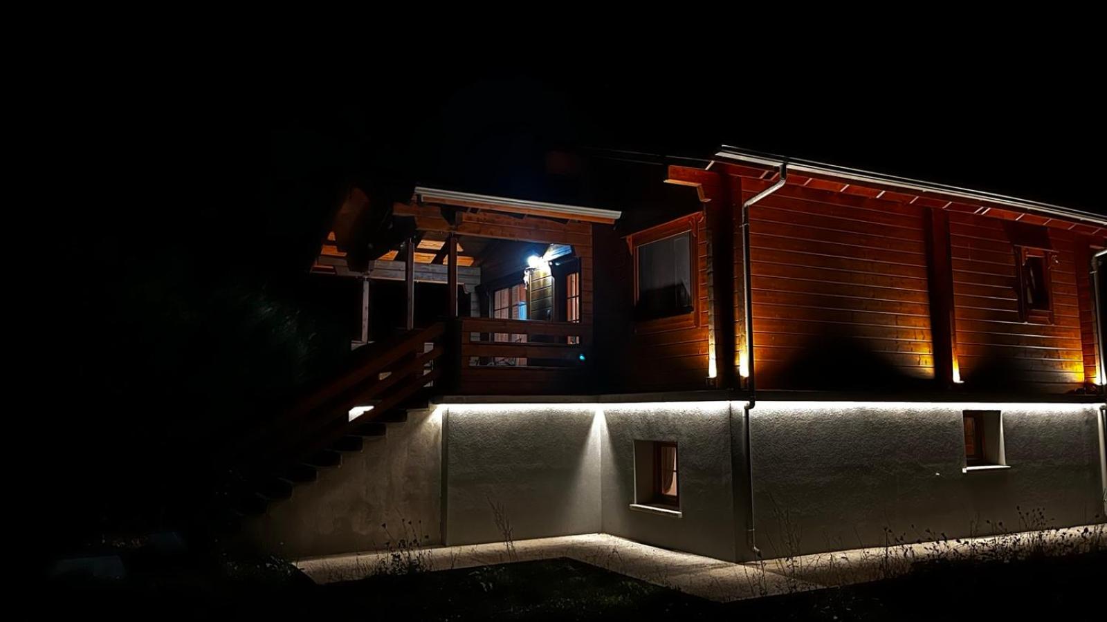 Riverside Forest Retreat-Chalet