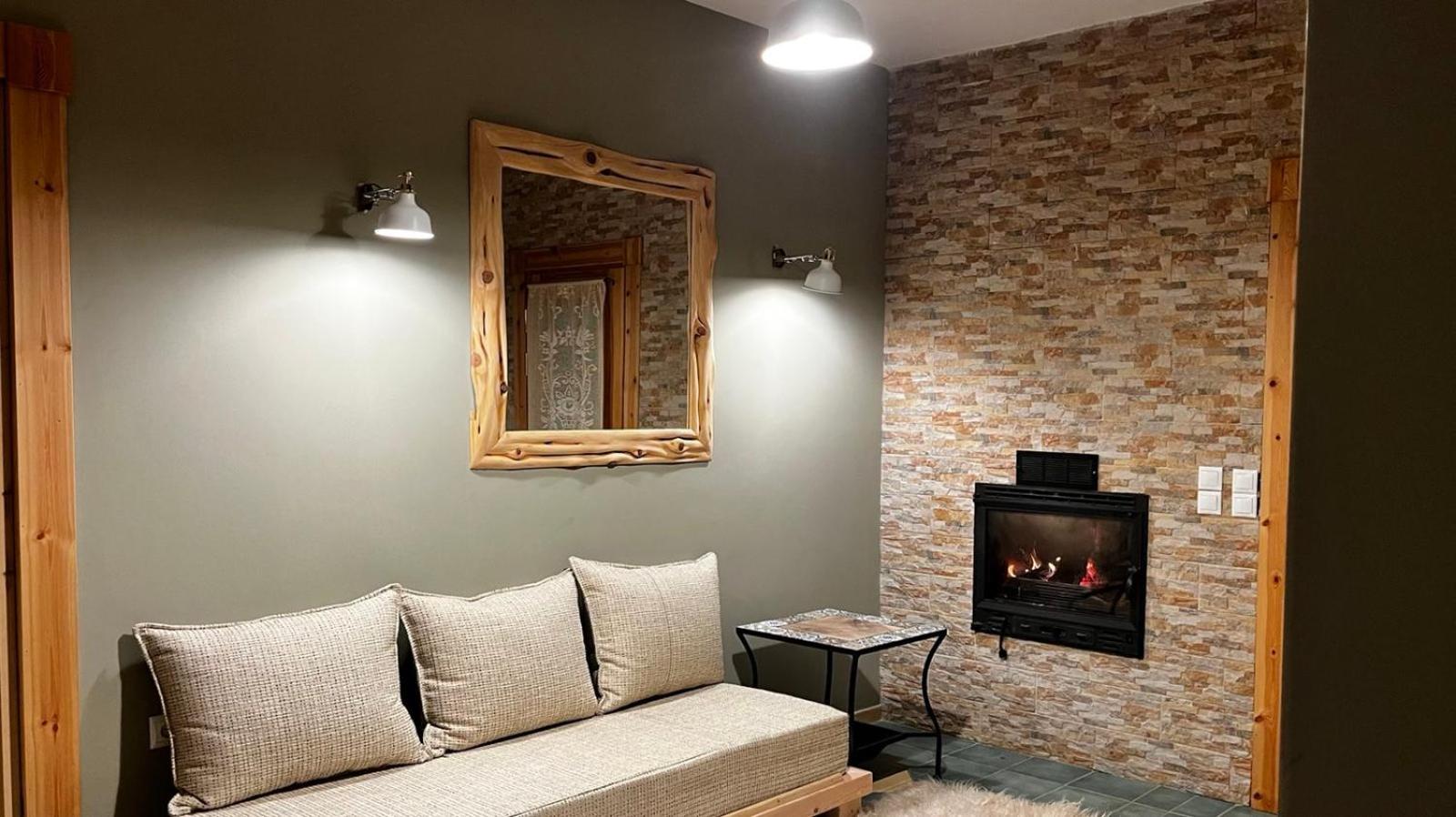 Riverside Forest Retreat-Chalet