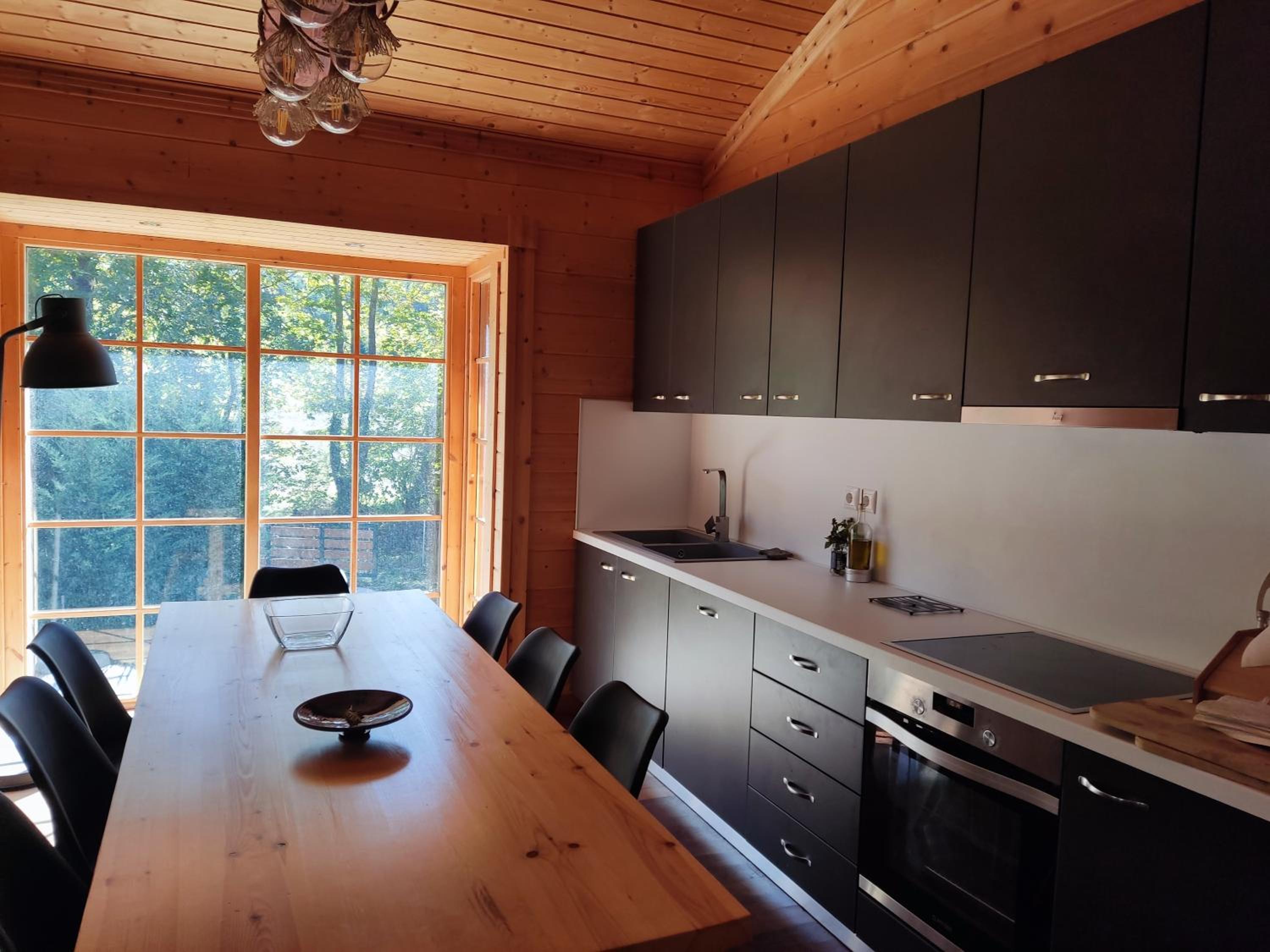 Riverside Forest Retreat-Chalet