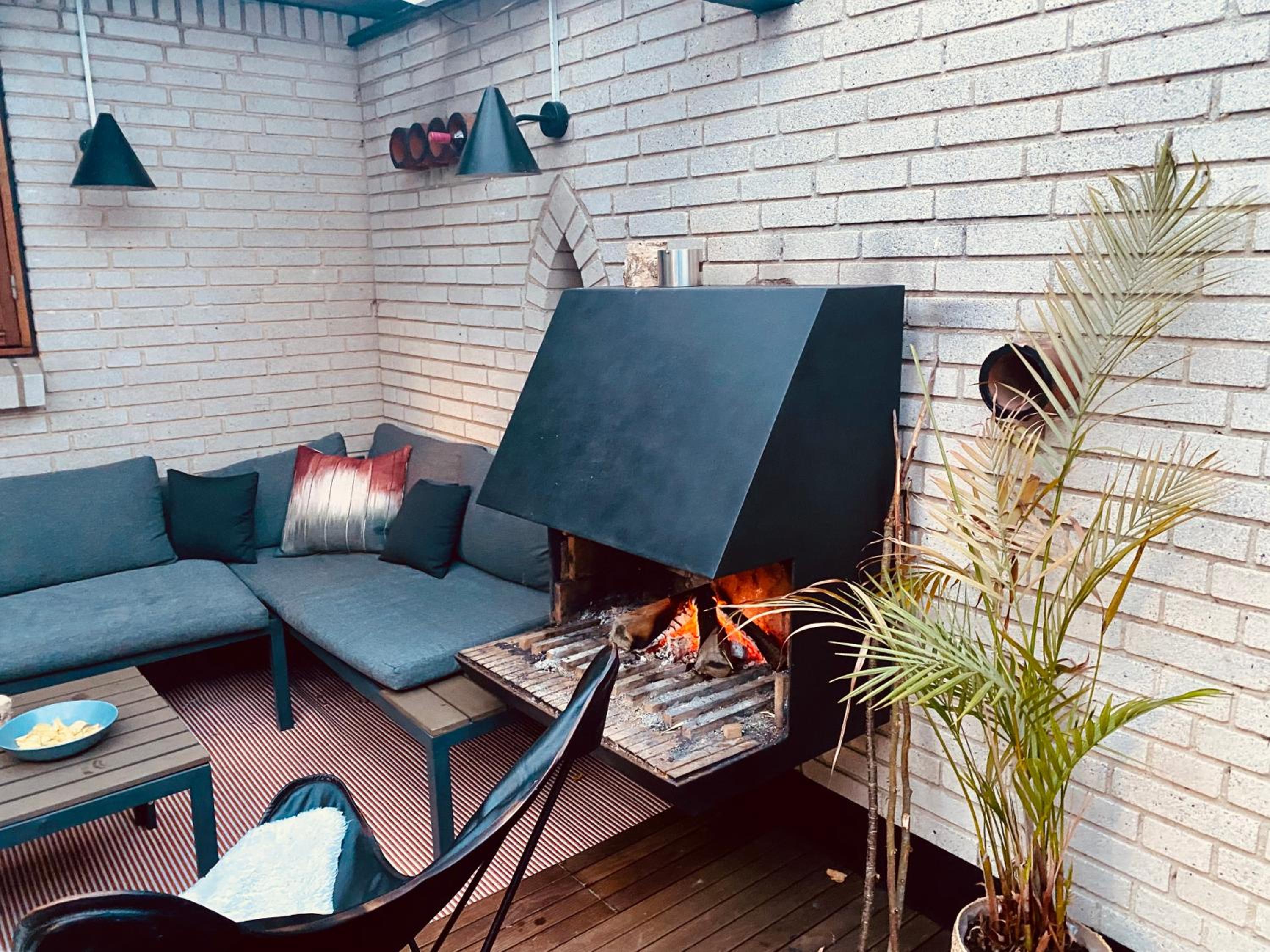 Rosengren Residence, Fireplace & barbecue