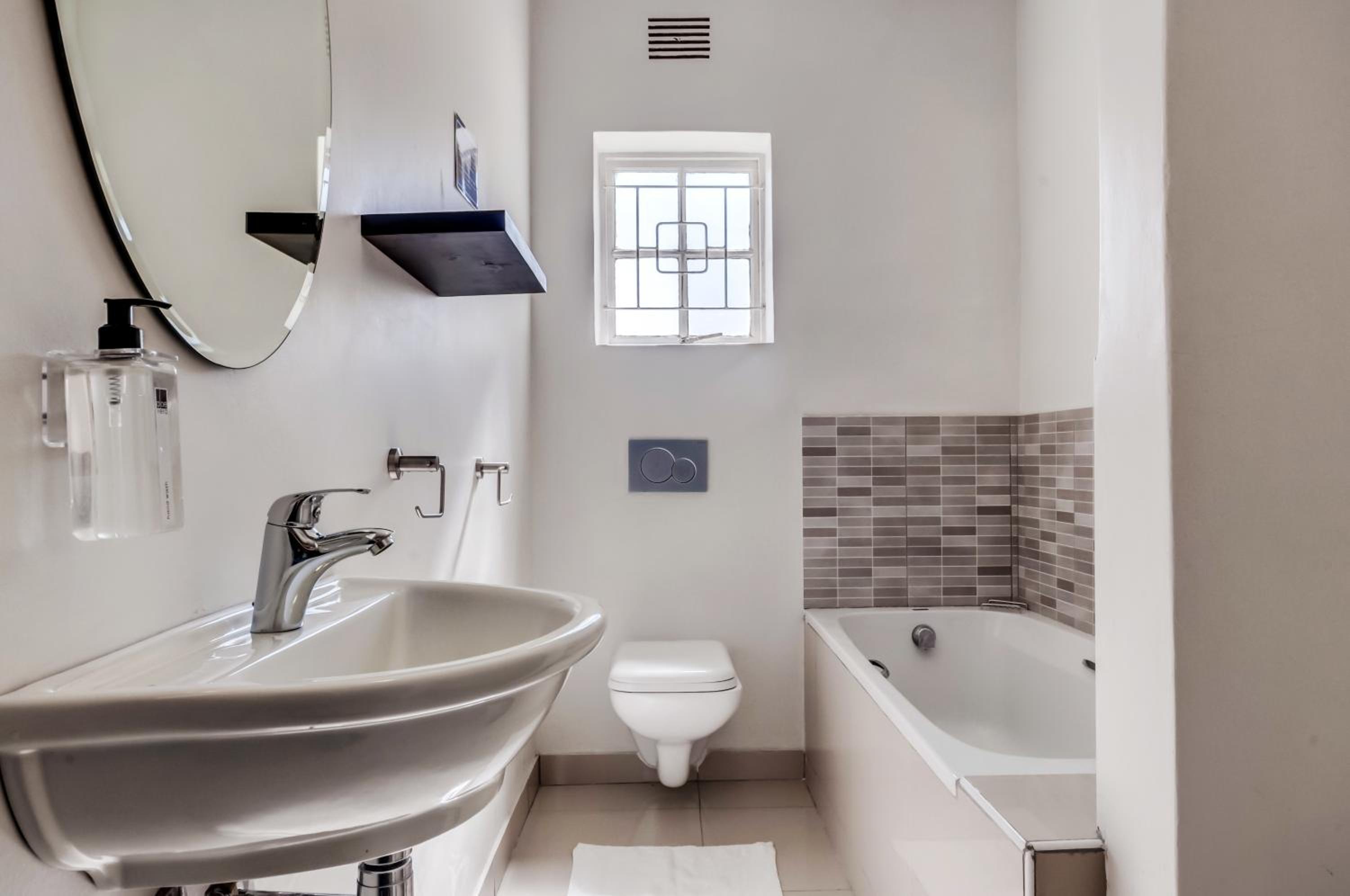 First Avenue Guesthouse
