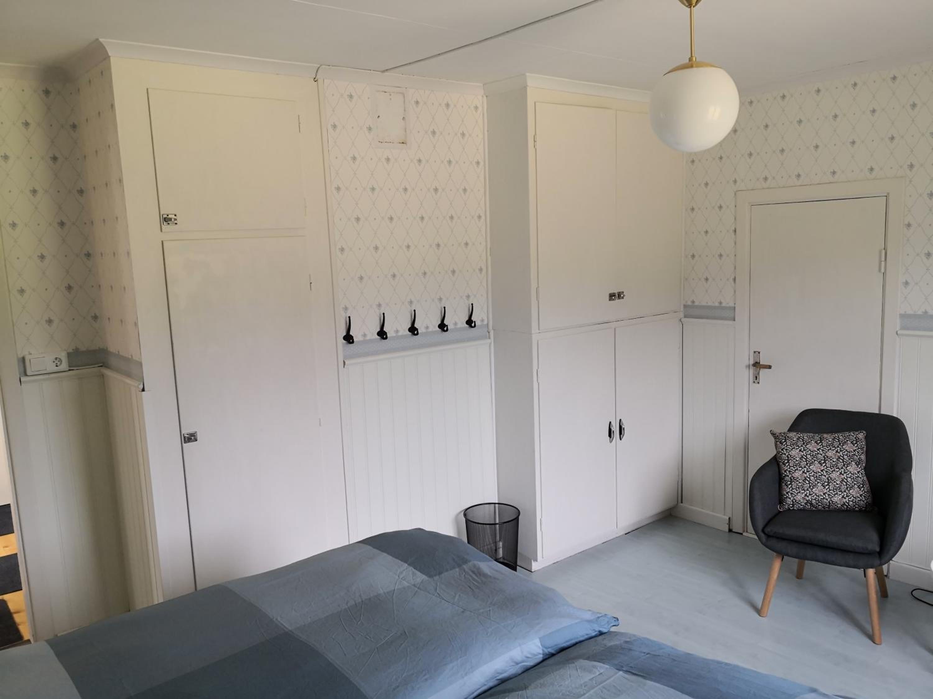 Gula huset, Lakene Ostgård