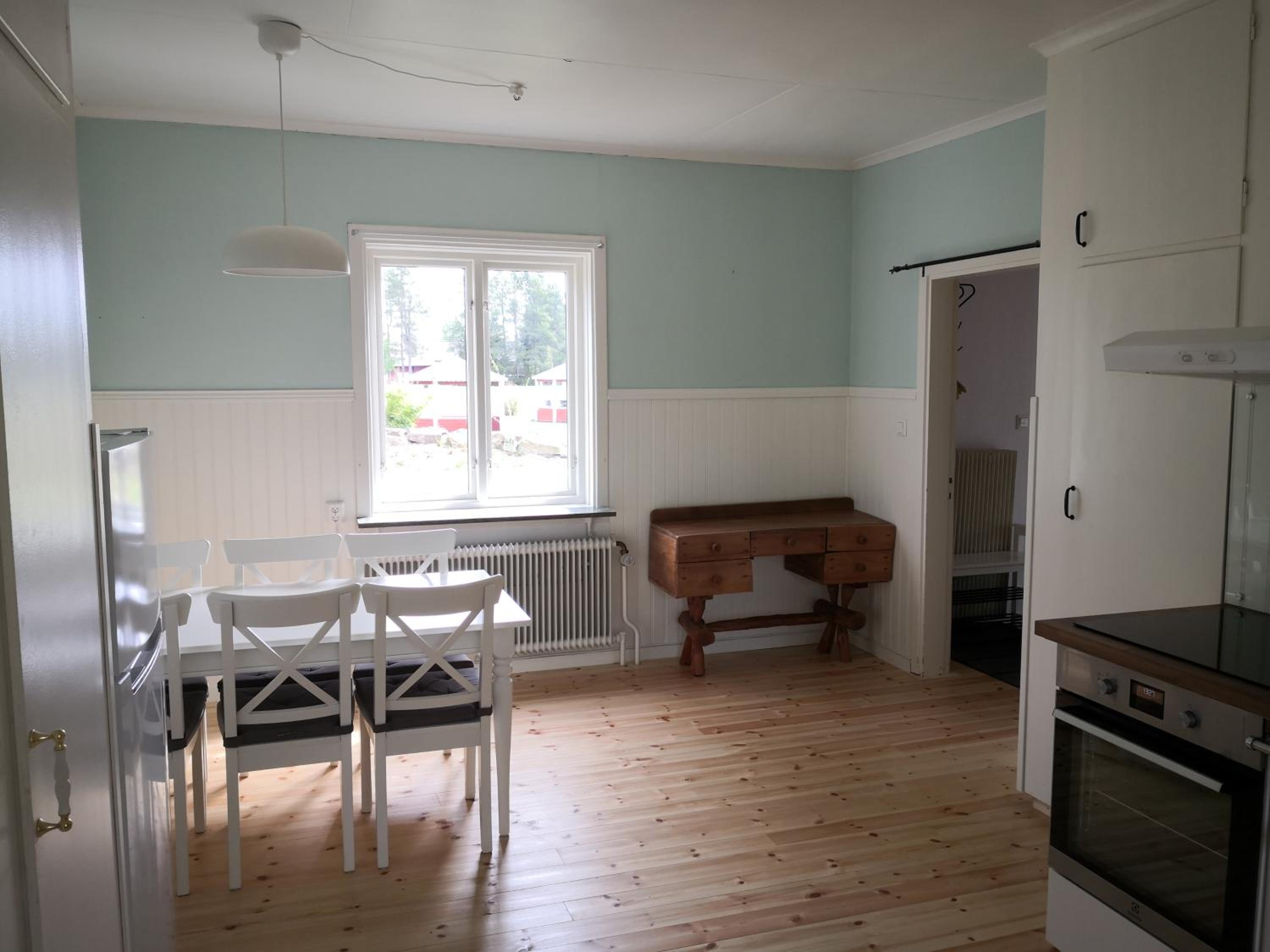 Gula huset, Lakene Ostgård
