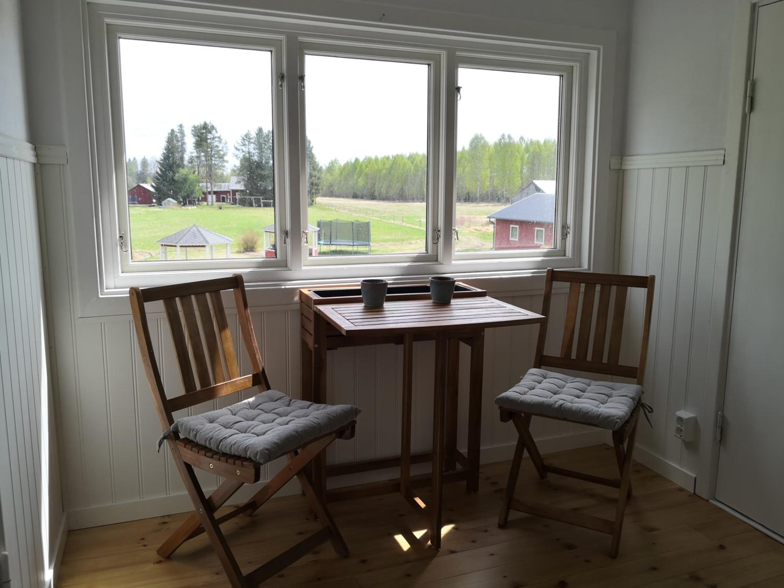 Gula huset, Lakene Ostgård