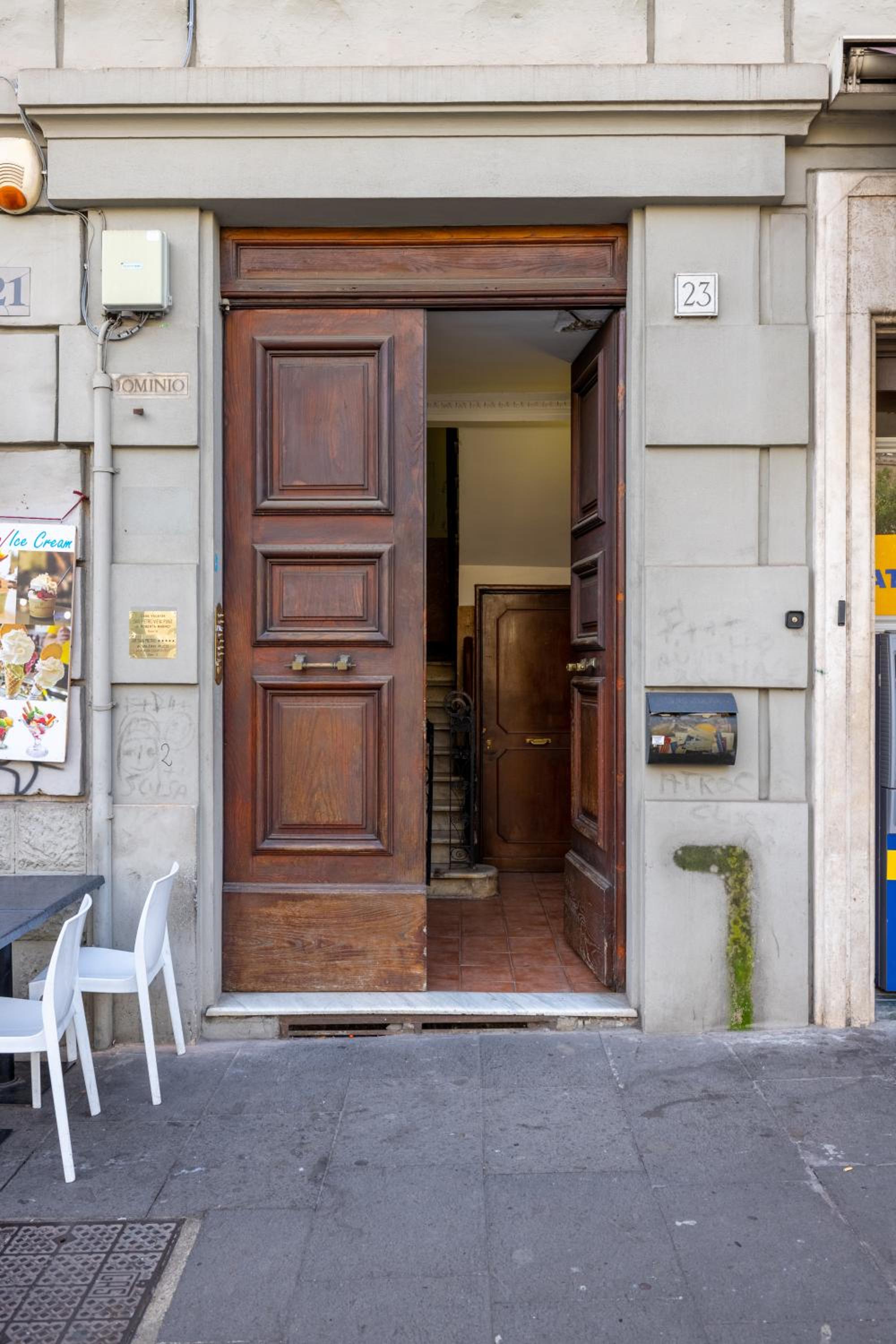 Wake Up to St Peter s - Spectacular Vatican View Apartment