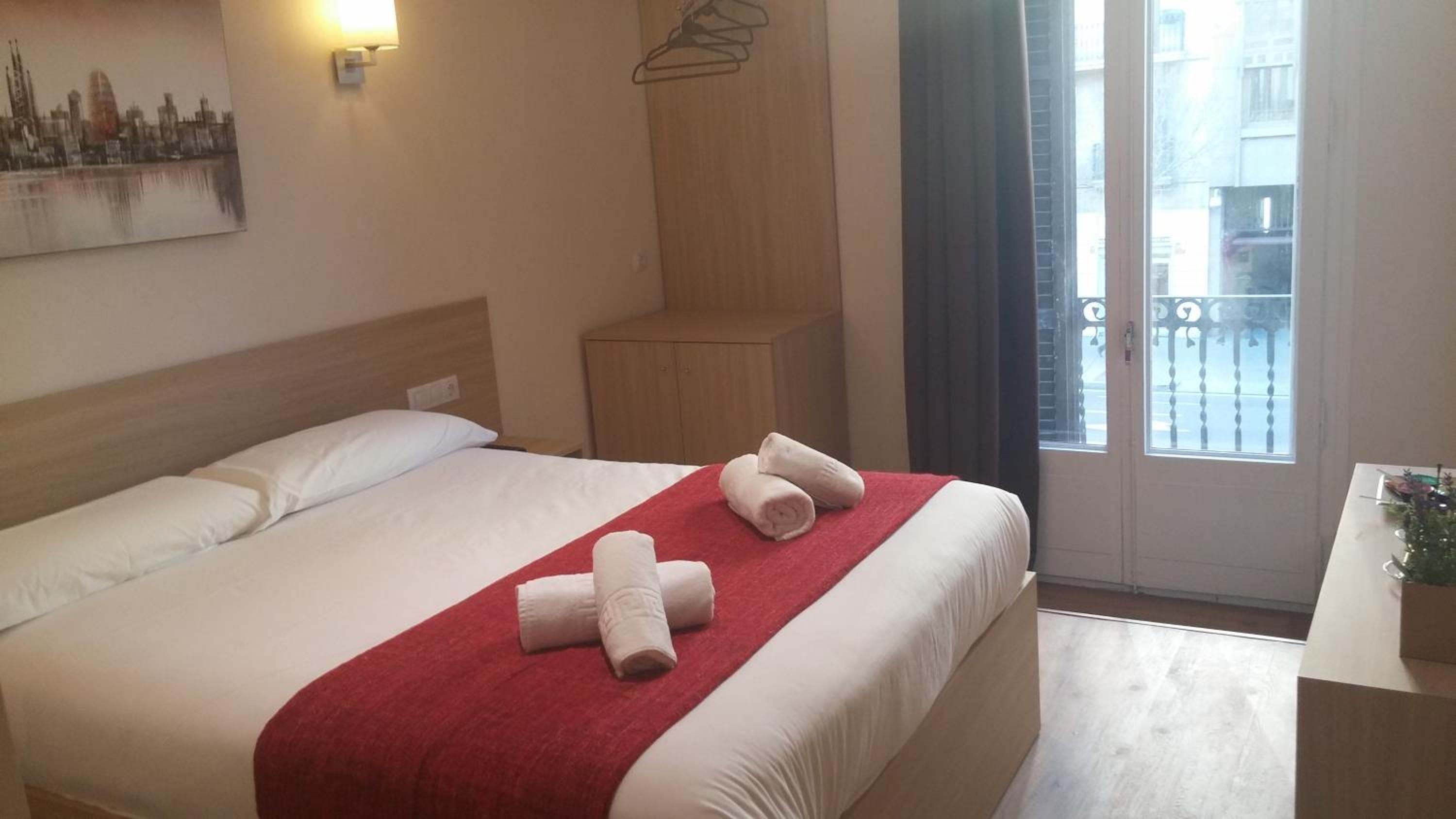 Hostal Barcelona Travel