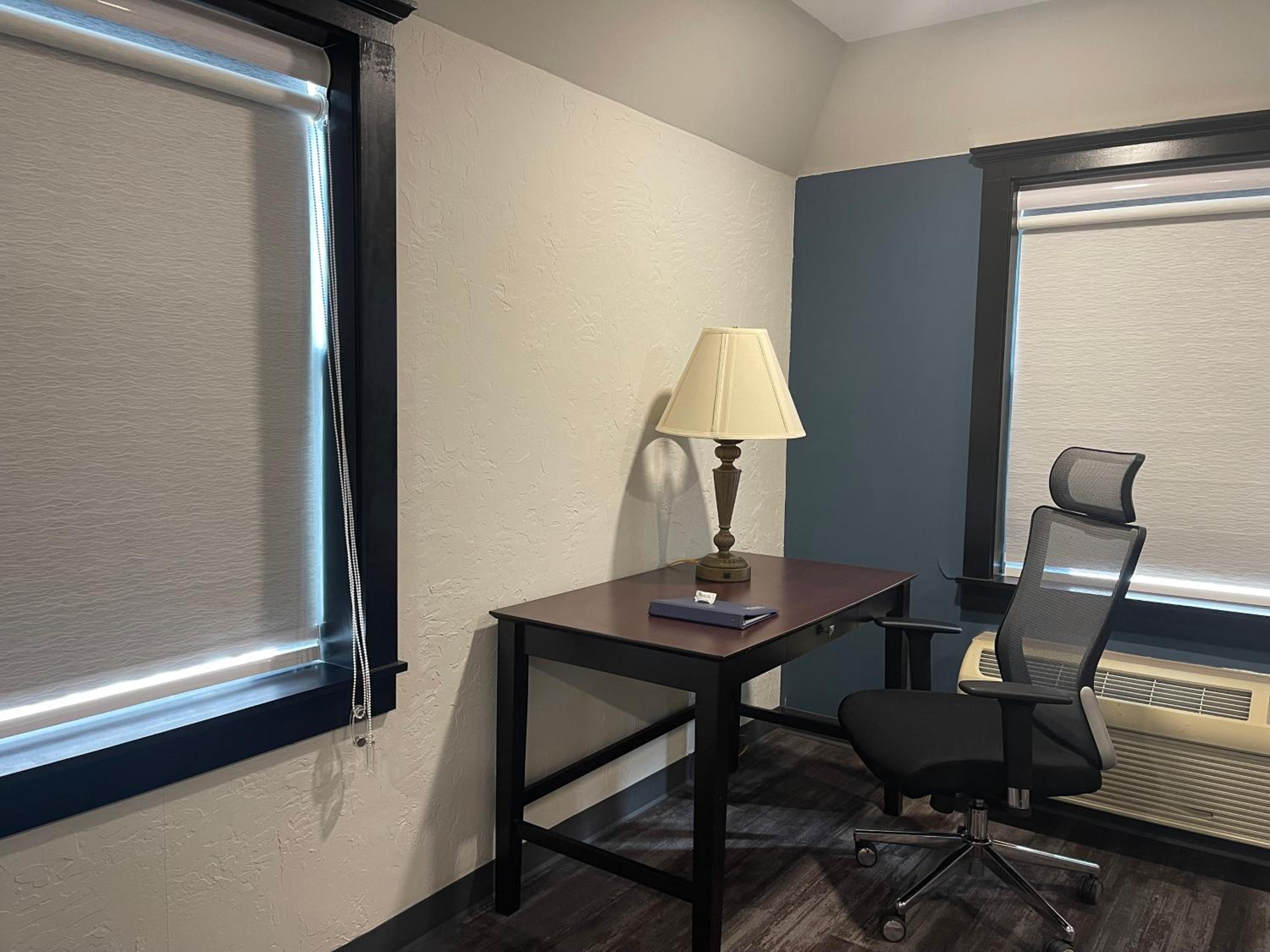 Bloomington Vacations - The Chateau Bloomington Hotel and Conference Center - Property Image 3