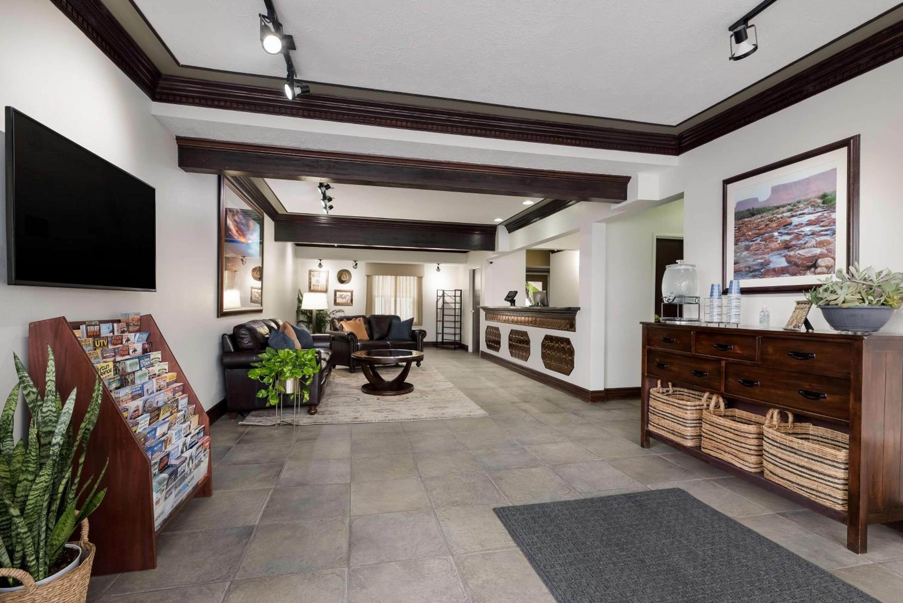 Beaver Vacations - Best Western Butch Cassidy Inn - Property Image 2