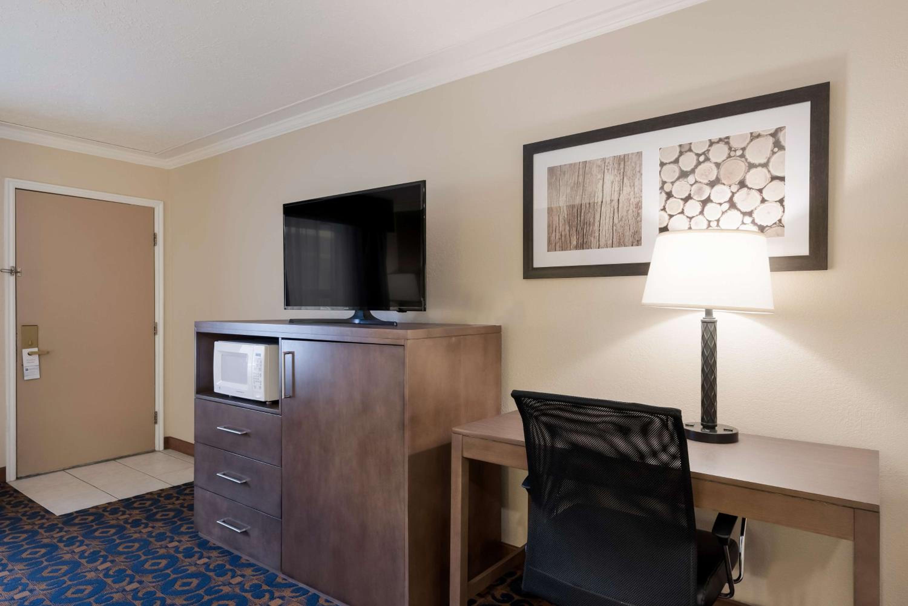 Beaver Vacations - Best Western Butch Cassidy Inn - Property Image 12