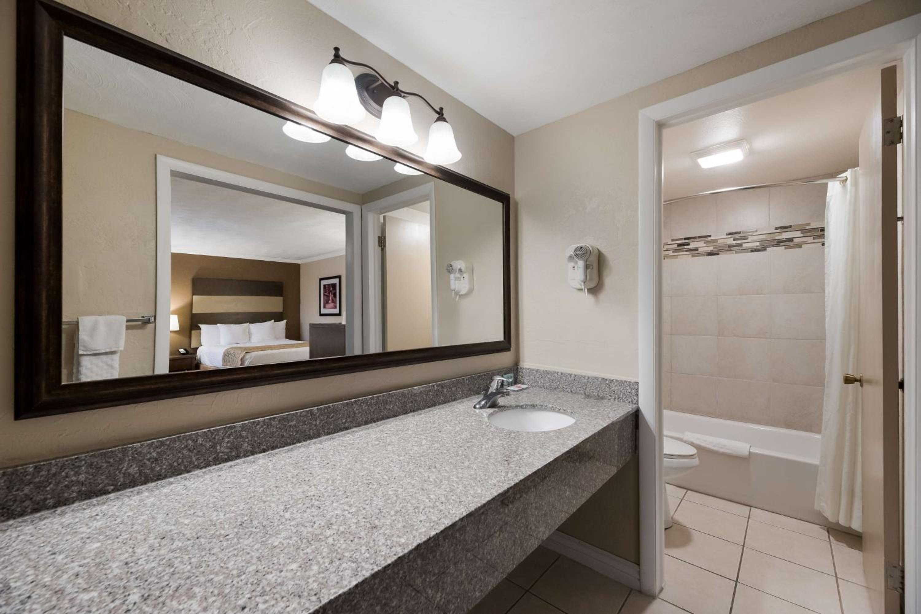 Beaver Vacations - Best Western Butch Cassidy Inn - Property Image 7