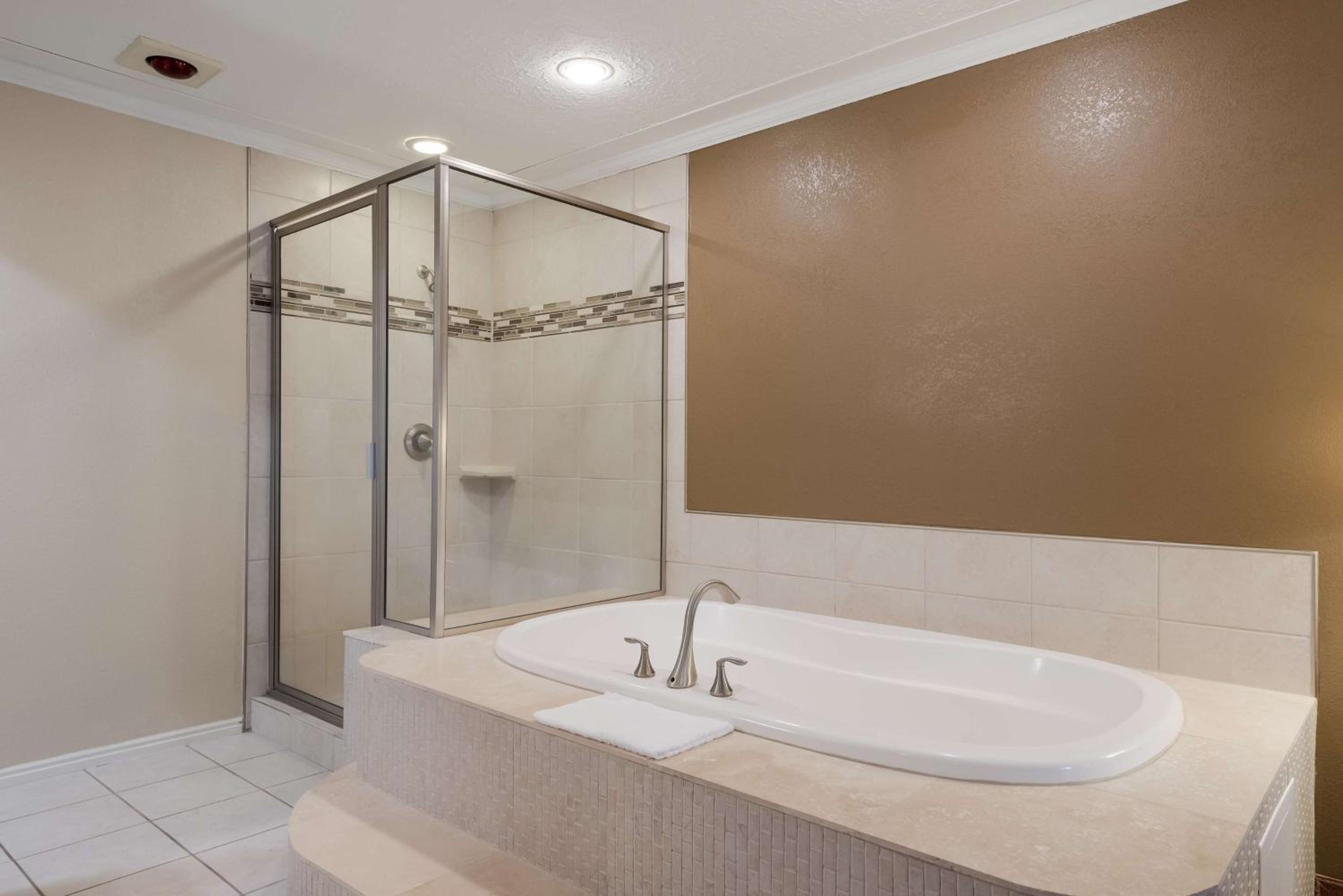 Beaver Vacations - Best Western Butch Cassidy Inn - Property Image 6