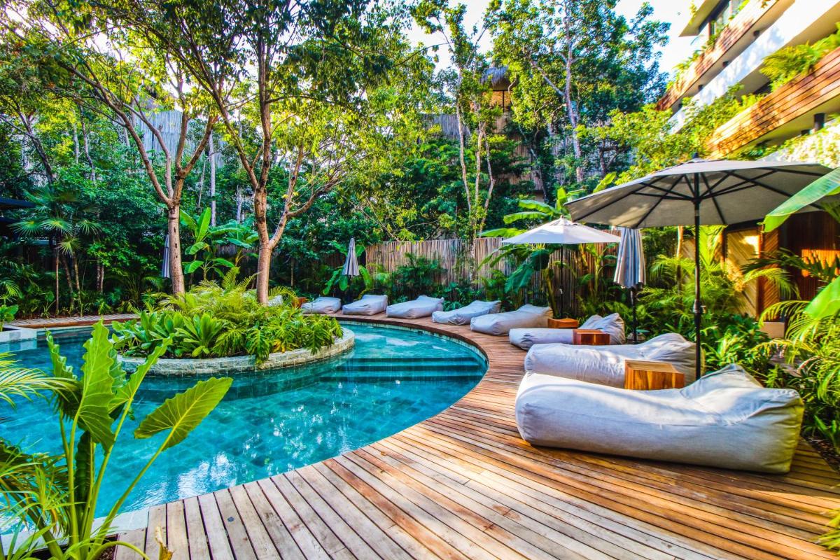 swimming pool