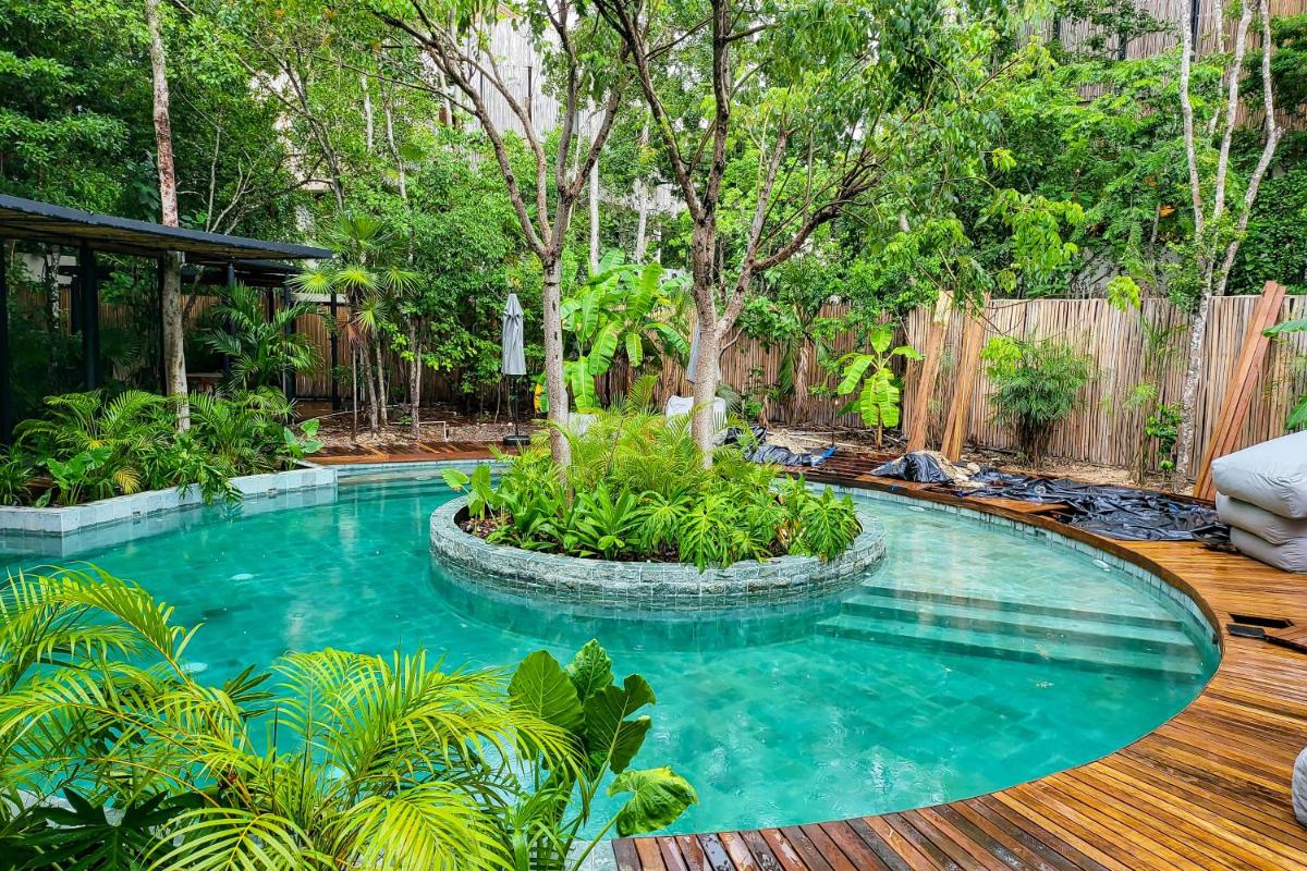 swimming pool
