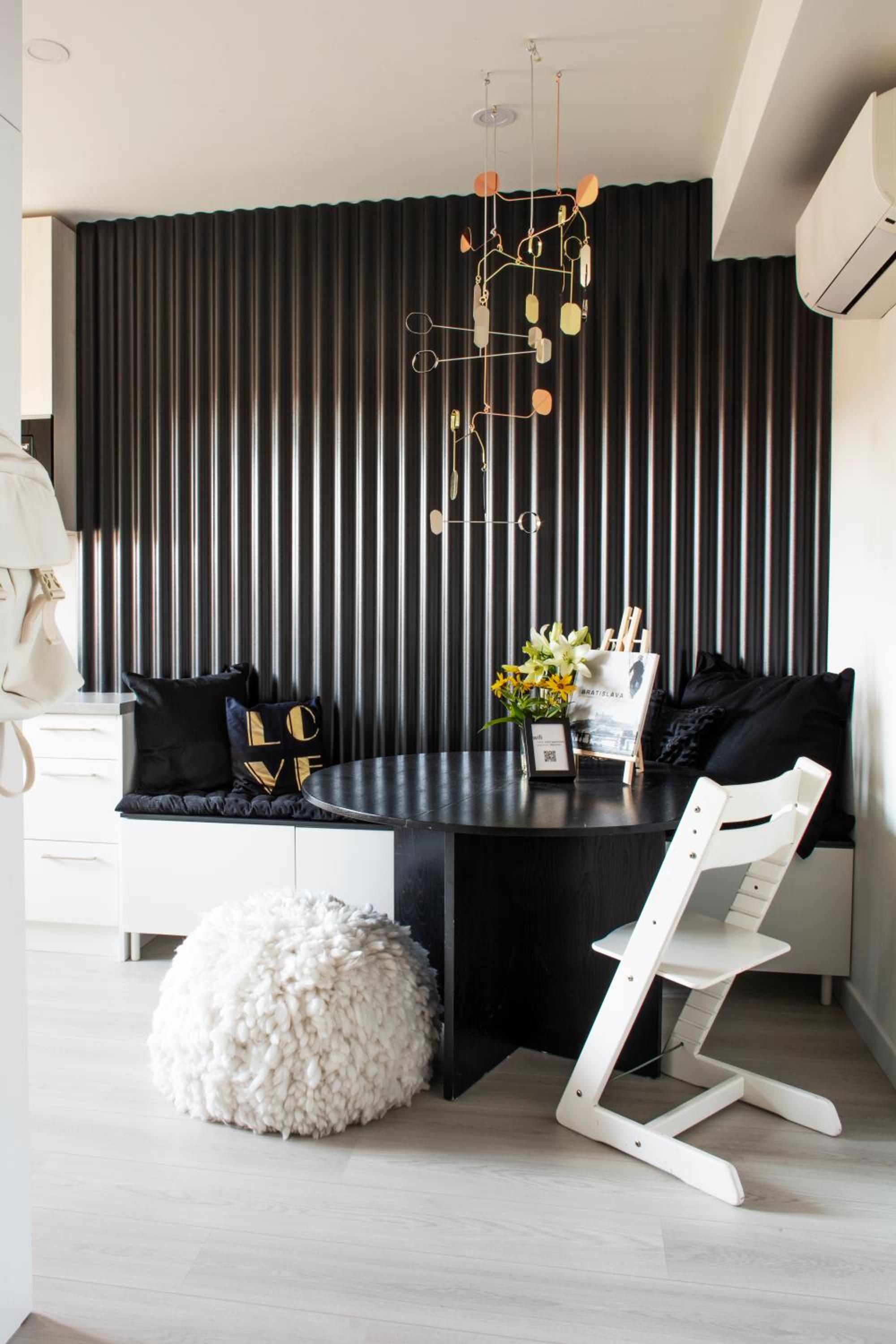 Light Room by Zoom Apartments view 5