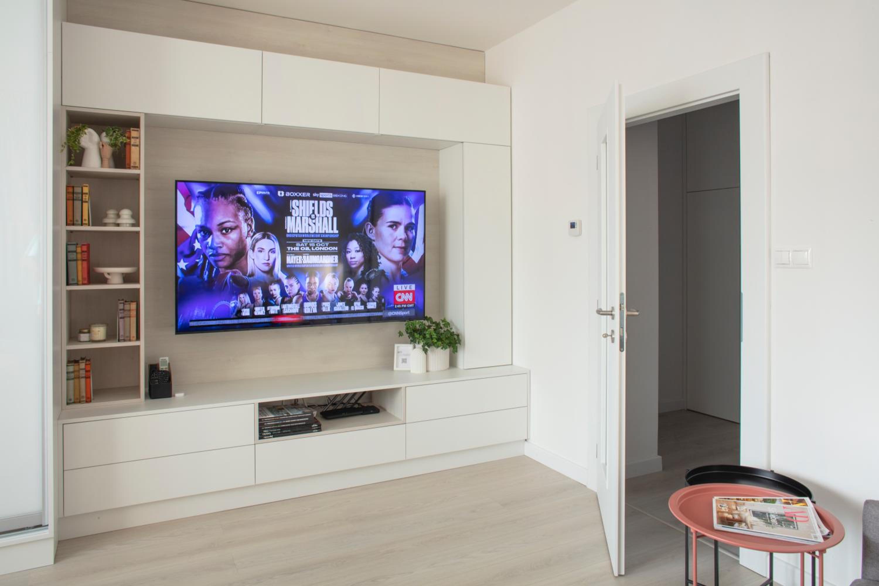 Light Room by Zoom Apartments view 4