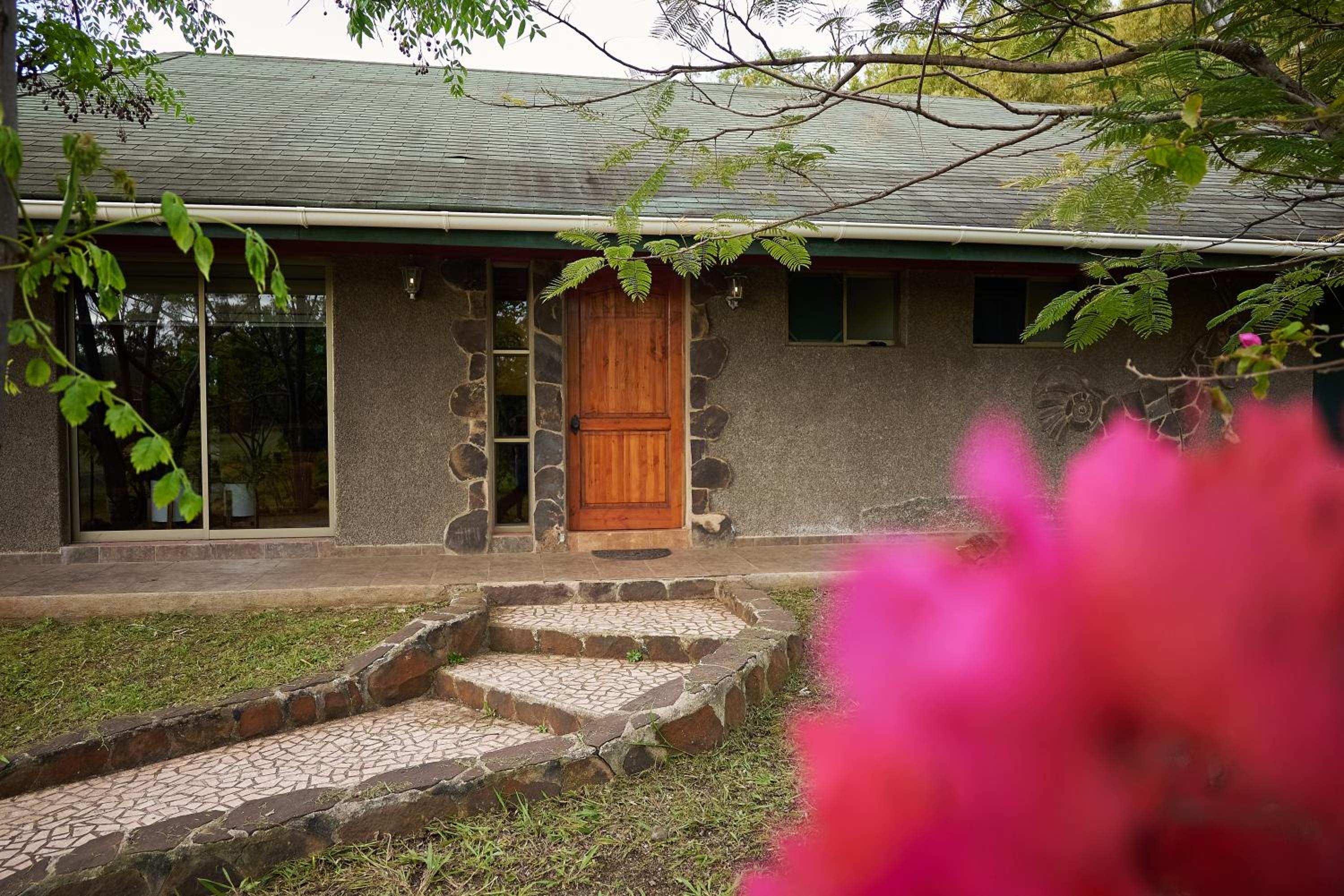 Hare Paoa Lodge