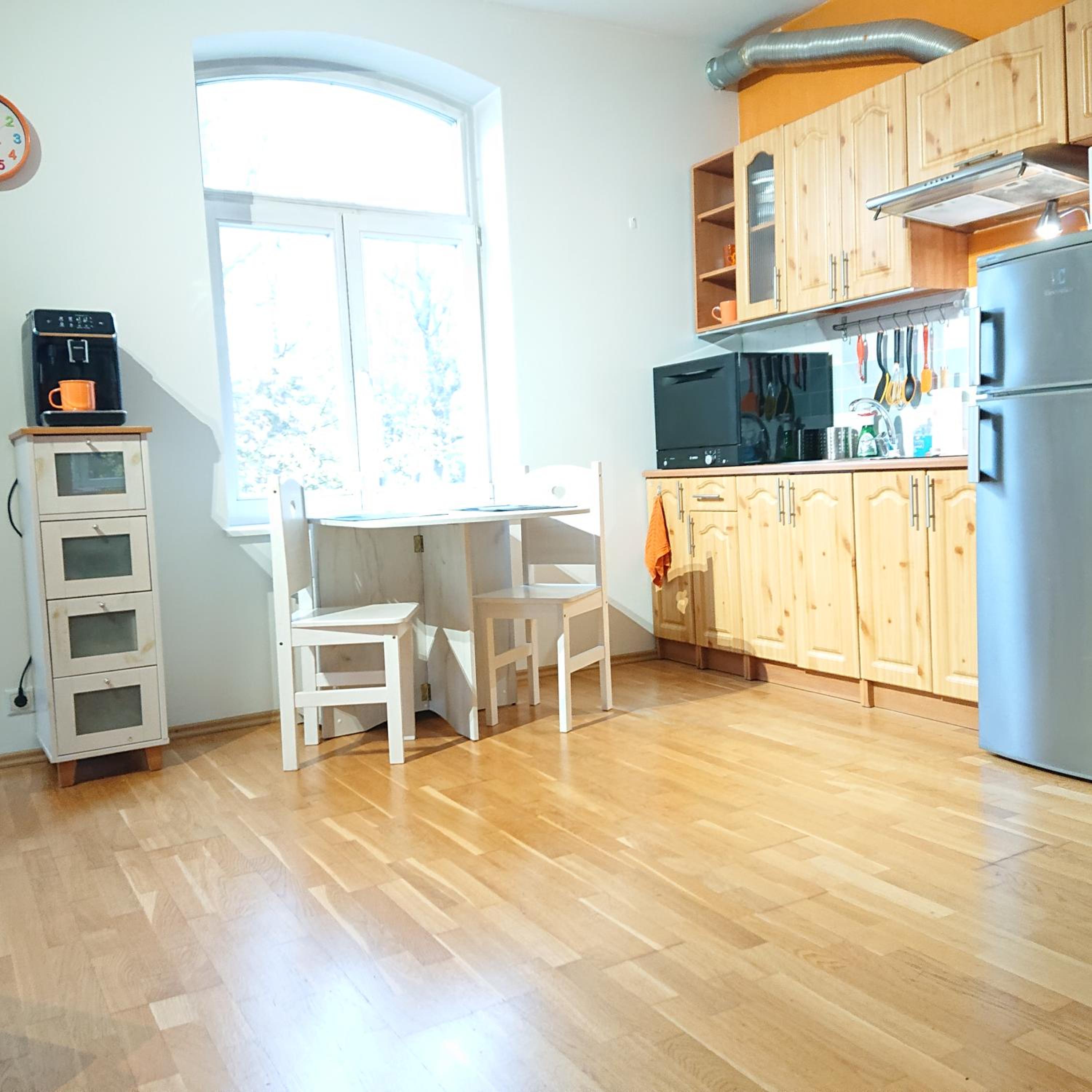 Bright and cozy city center 1 br ap, Free parking! view 2