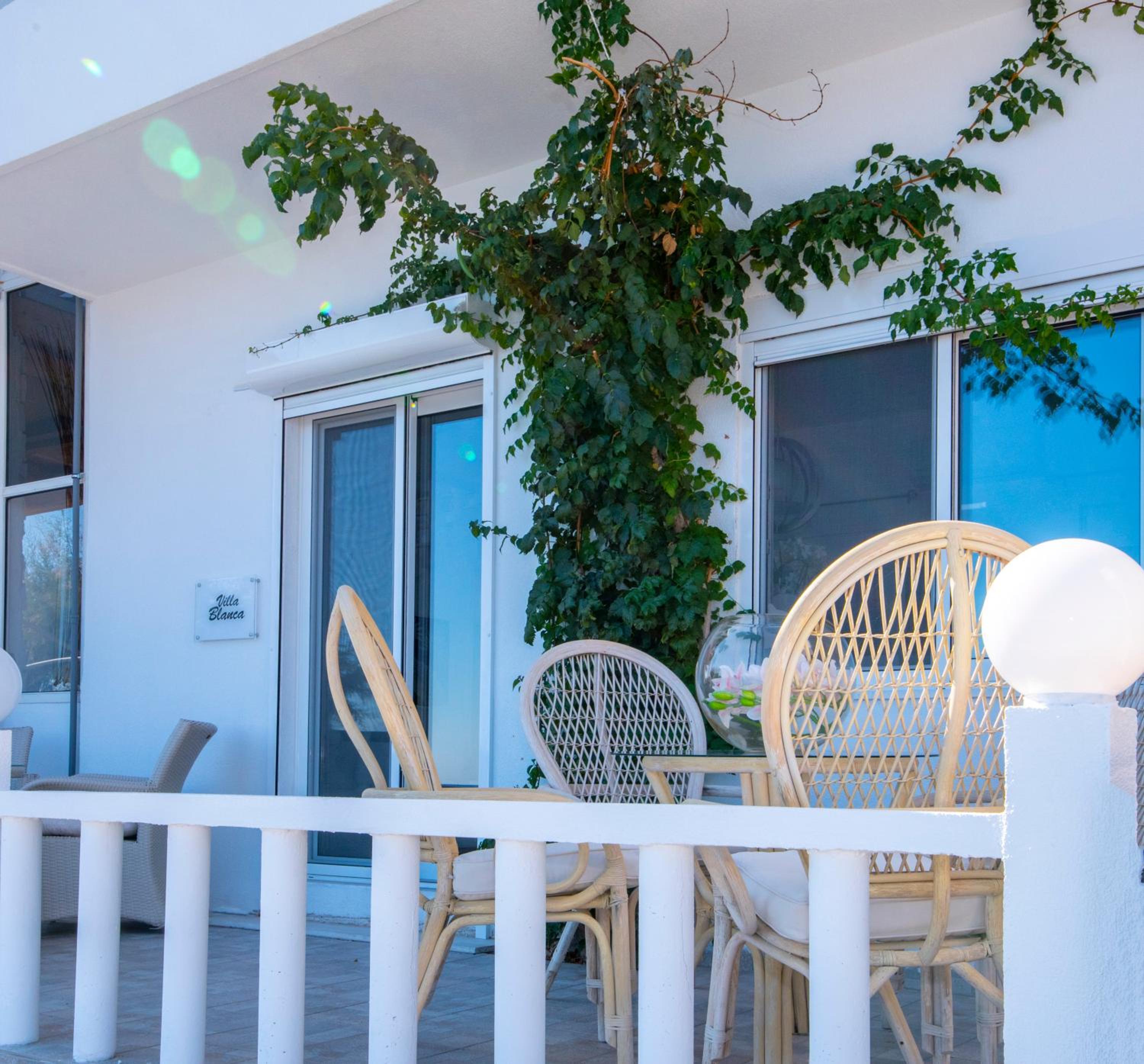 VILLA BLANCA