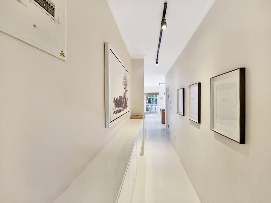 Historic home,light and airy,parking and courtyard view 3