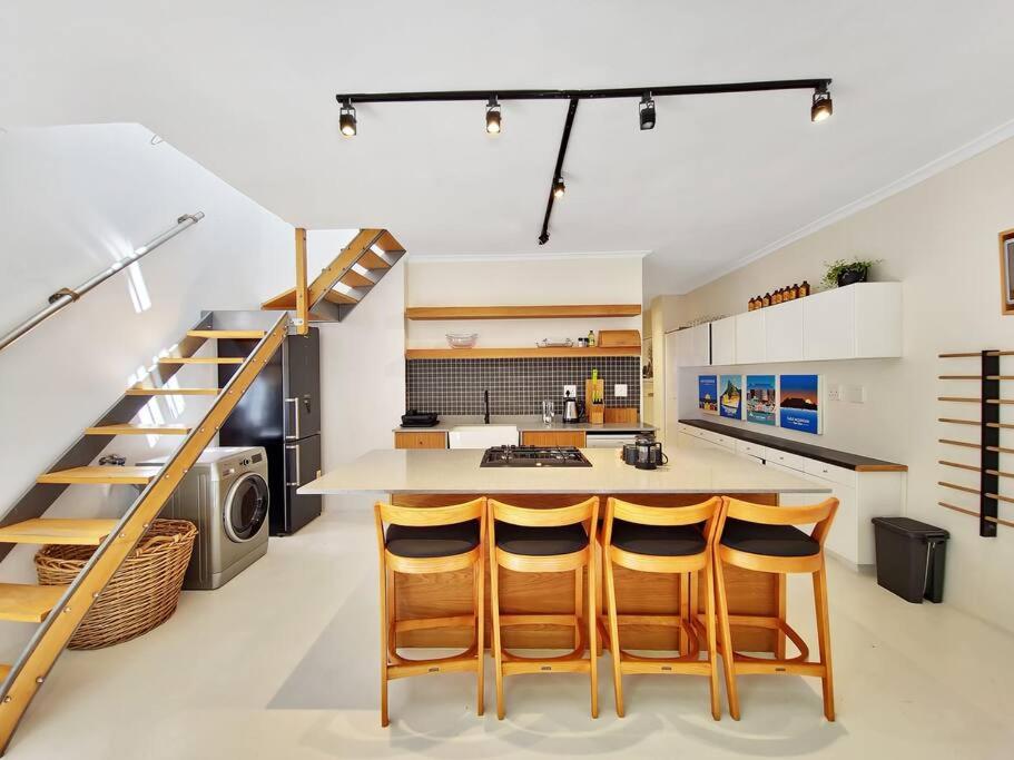 Historic home,light and airy,parking and courtyard view 4