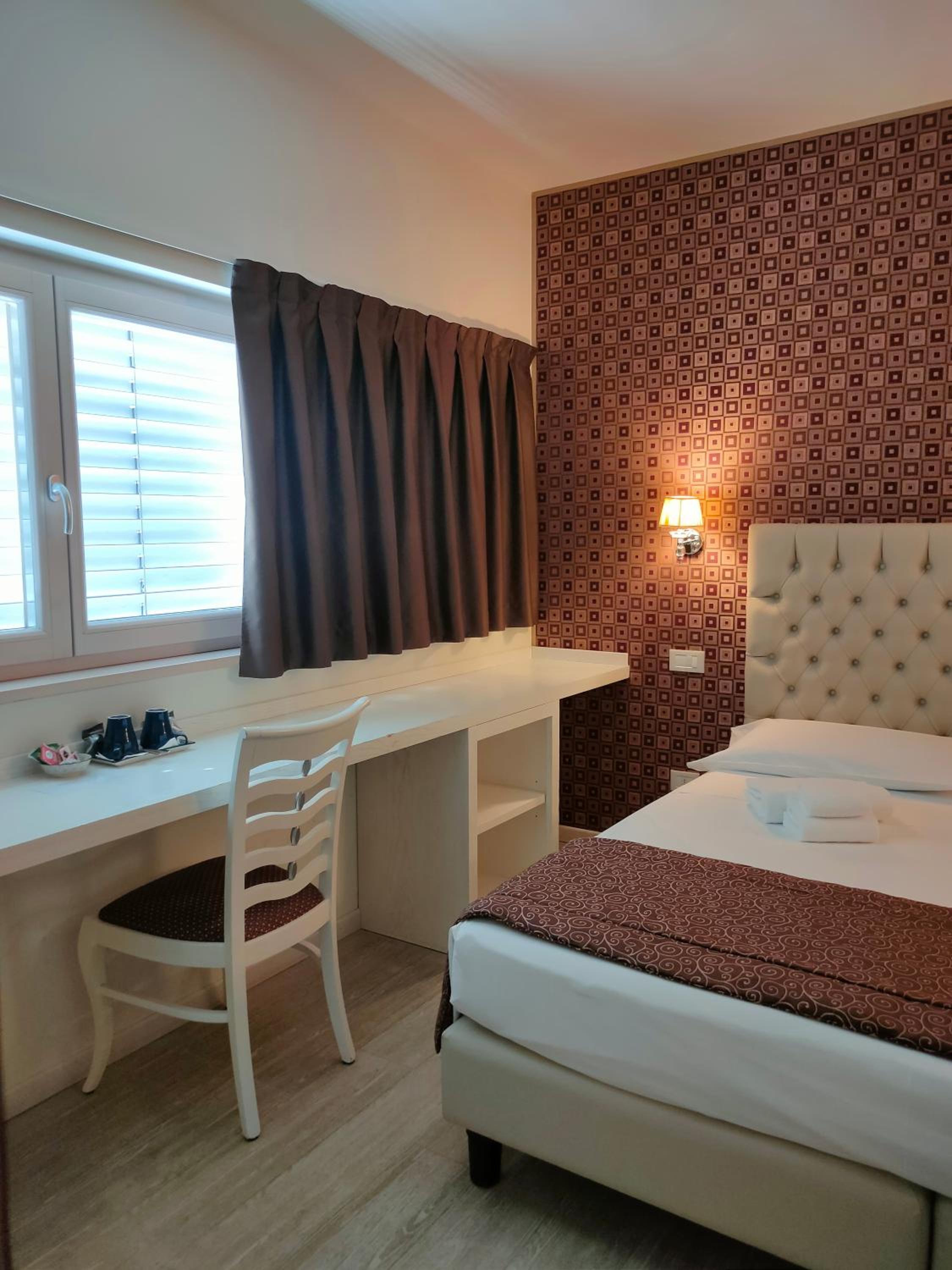 Nuova Opera Rooms & Apartments