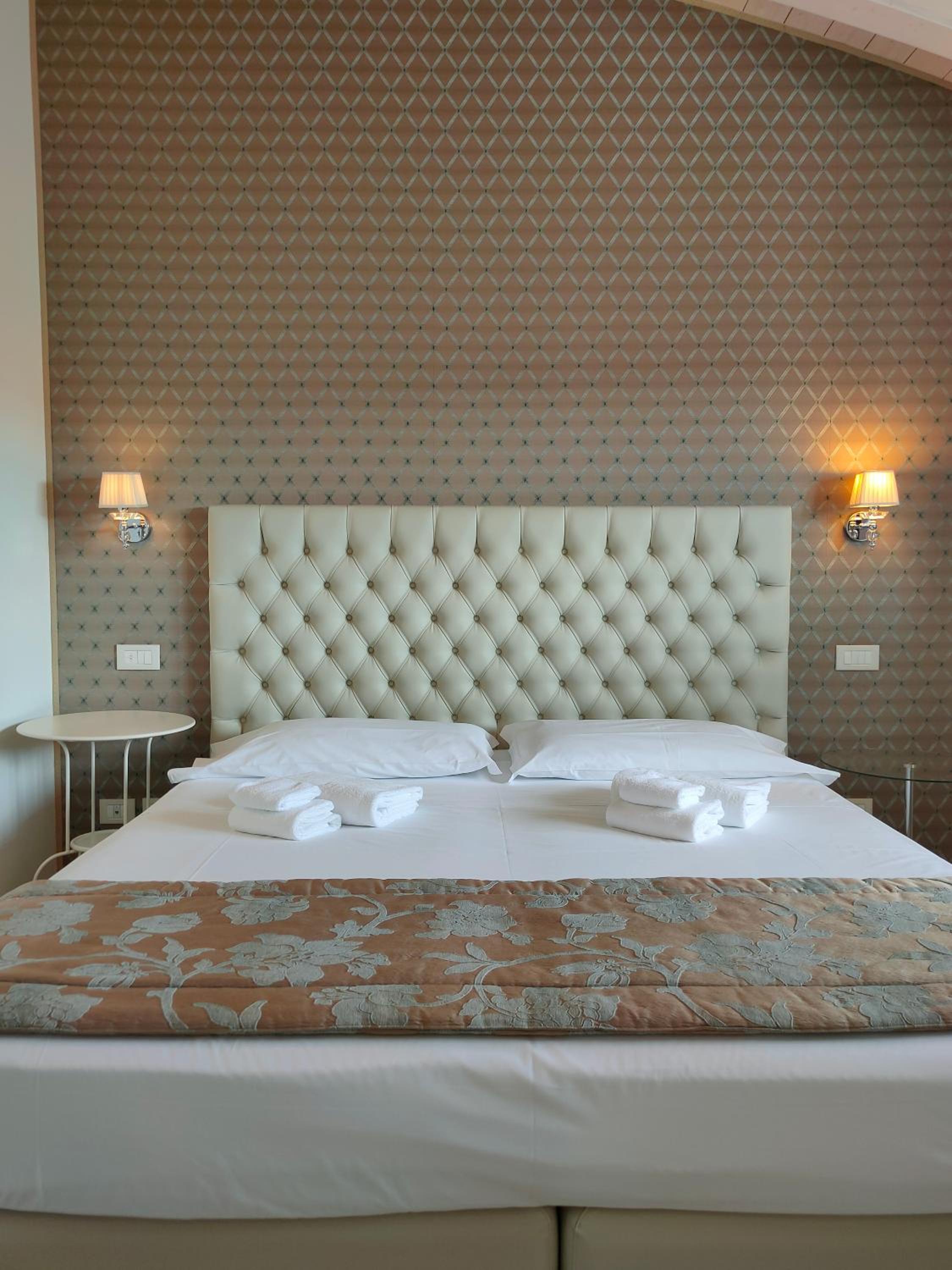 Nuova Opera Rooms & Apartments