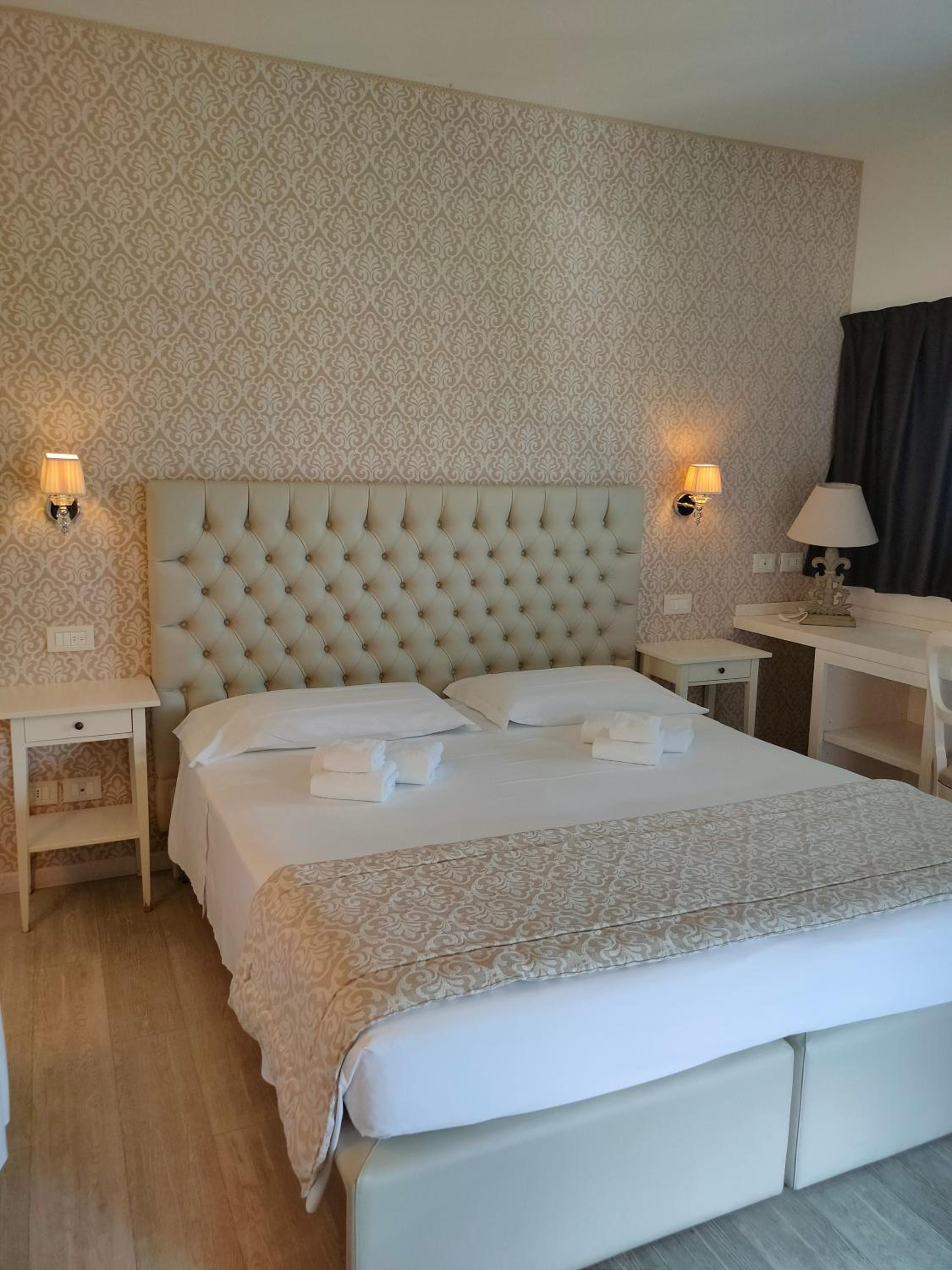 Nuova Opera Rooms & Apartments